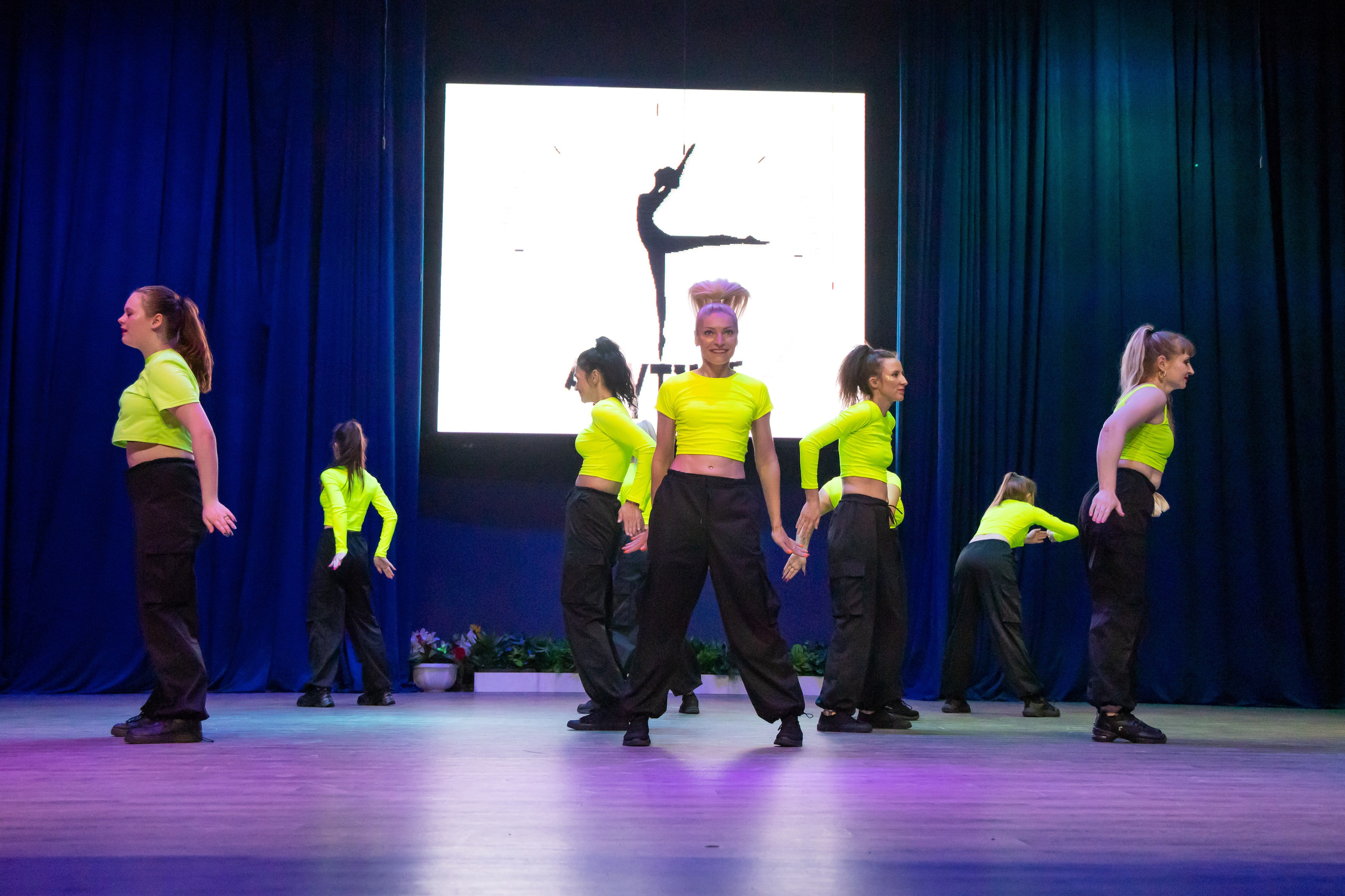Танцевальное выступление. Свадебный фотограф в городе Подольск МО и Москва Крылова Ирина
