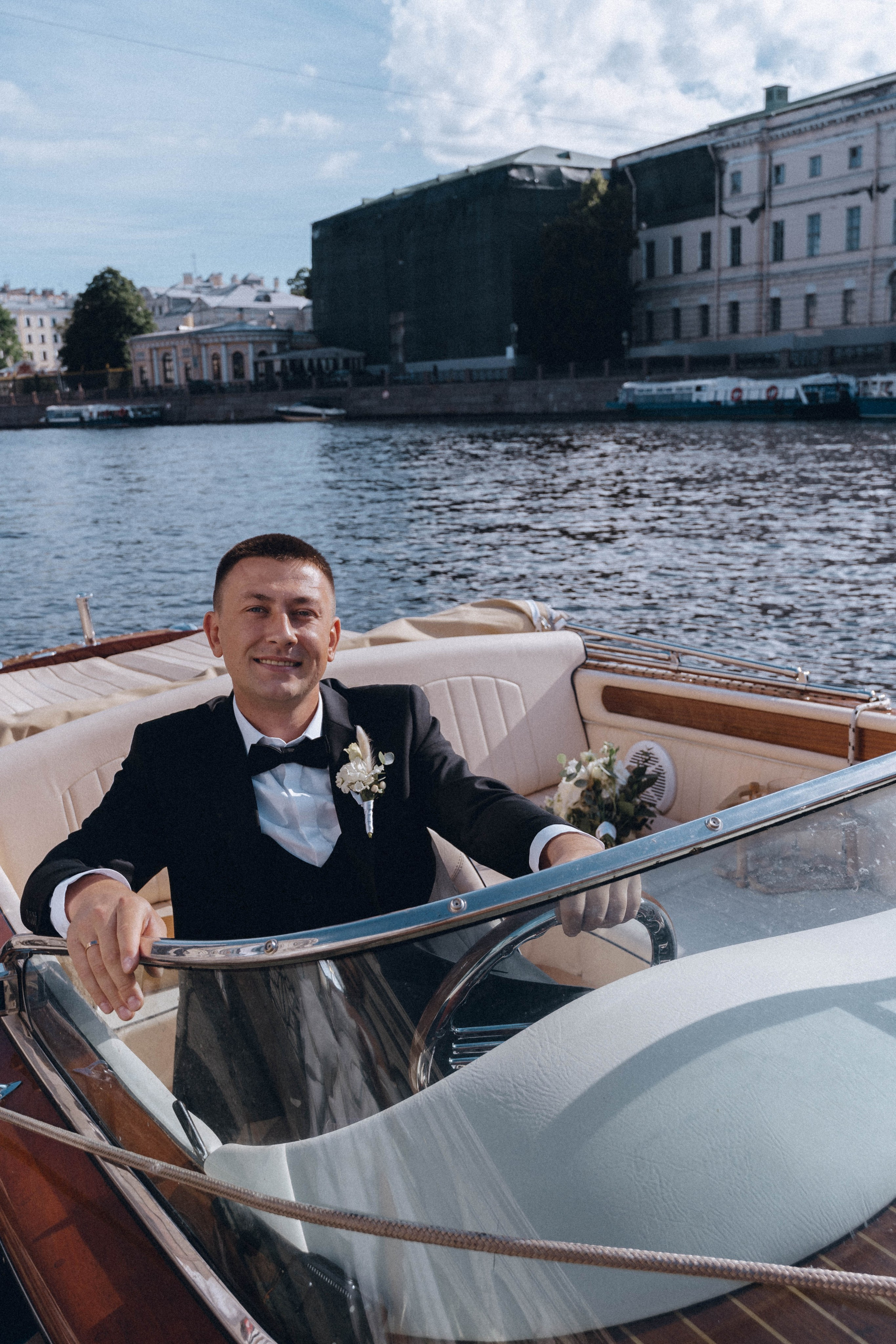 СВАДЕНБНАЯ СЬЕМКА НА КАТЕРЕ ПО КАНАЛАМ САНКТ-ПЕТЕРБУРГА И В АКВАТОРИИ НЕВЫ. Профессиональный фотограф, Санкт-Петербург — Виктория Богомолова