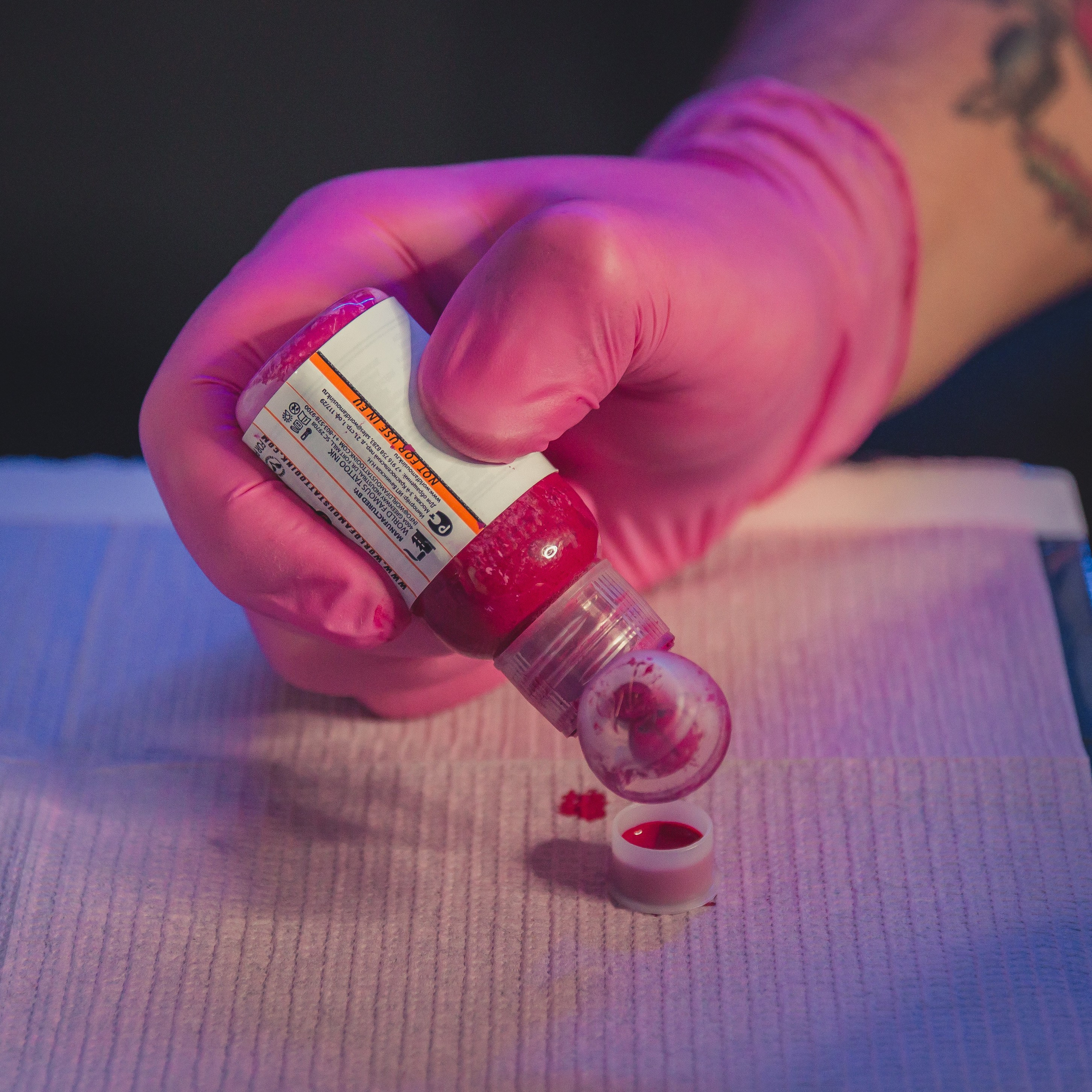 В тату студии. Фотограф в Москве Виталий Мишкин