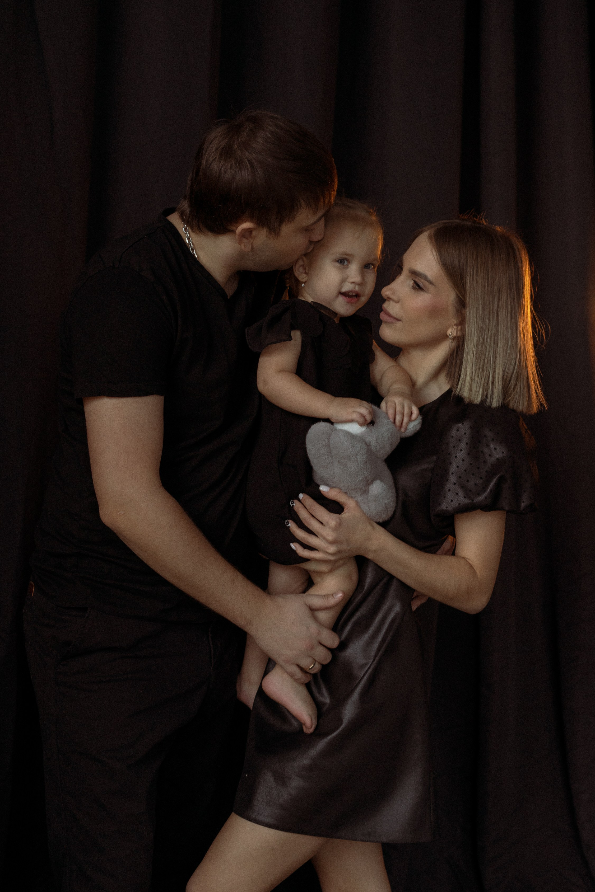 Виктория, Михаил, Миа. Новый год в тёмных тонах. Эстетичная фото- и видеосъёмка Ирина Арсентьева. Челябинск и весь мир