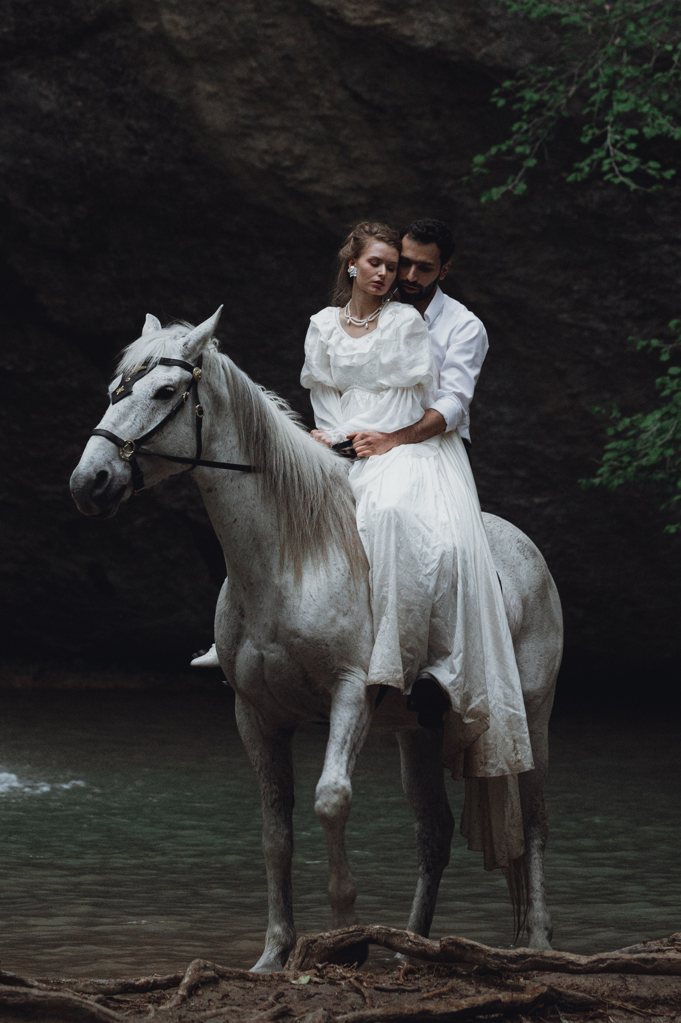 Свадебная фотосессия у водопада. Фотограф Анастасия Залевская