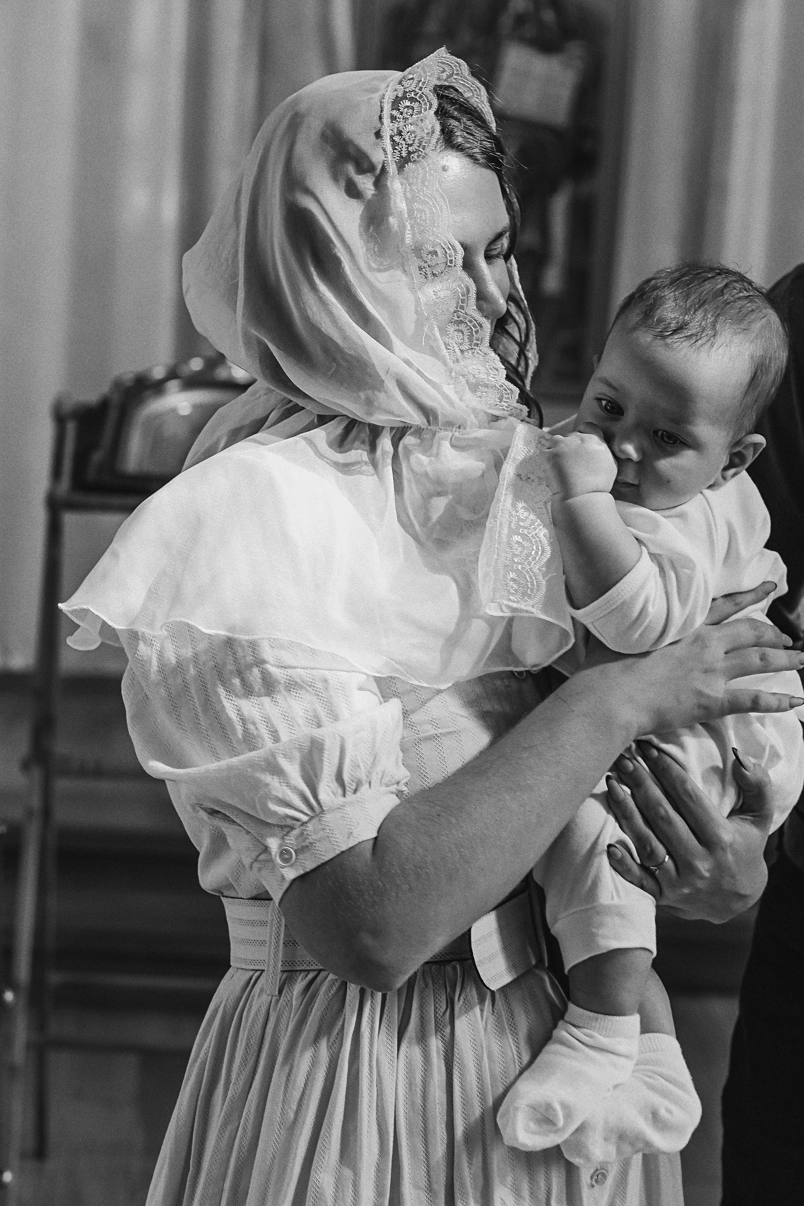 Крещение церковь около моста влюбленных. Семейный фотограф Тюмень, фотограф на роды Салмина Мария