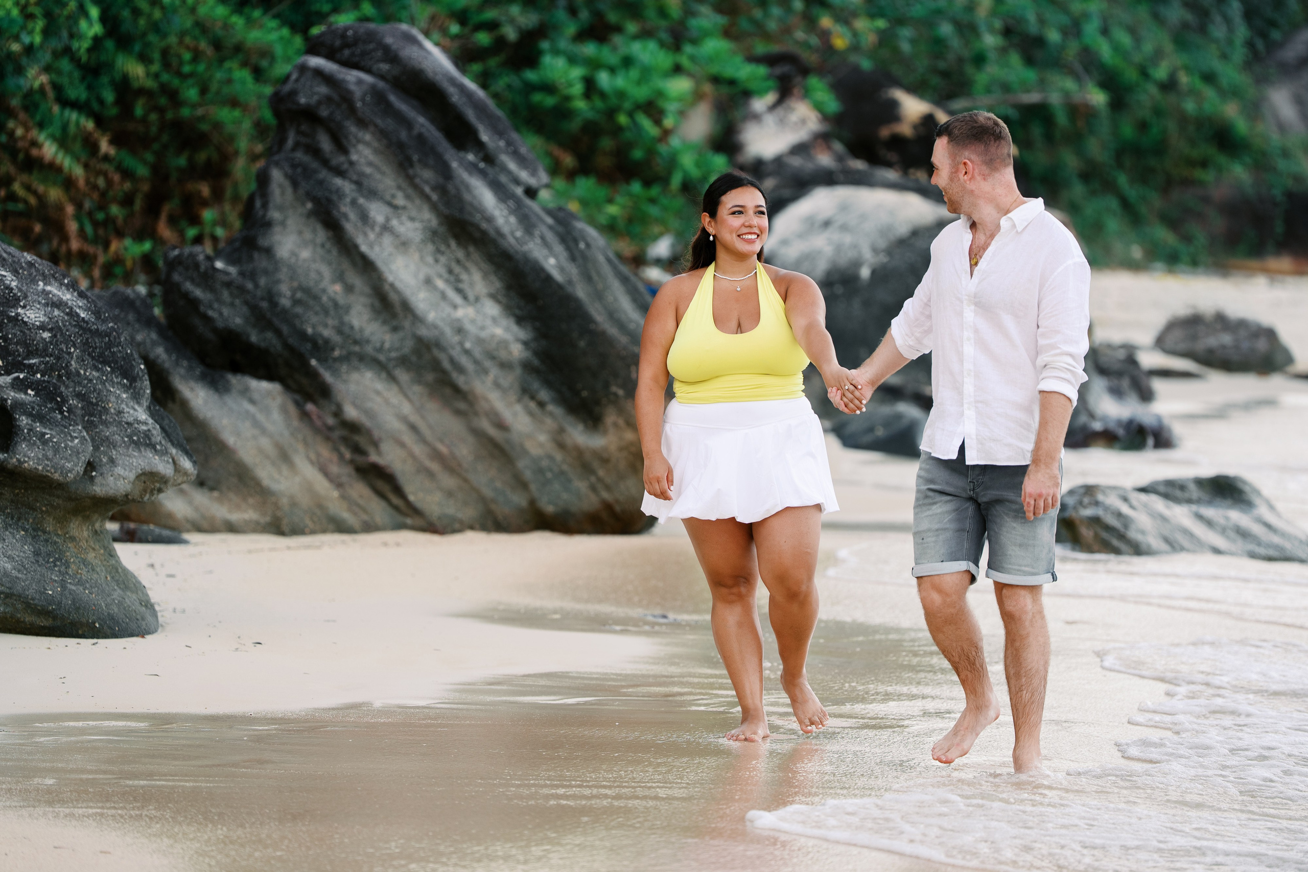     Engagement photographer capturing a surprise proposal in Phu Quoc.