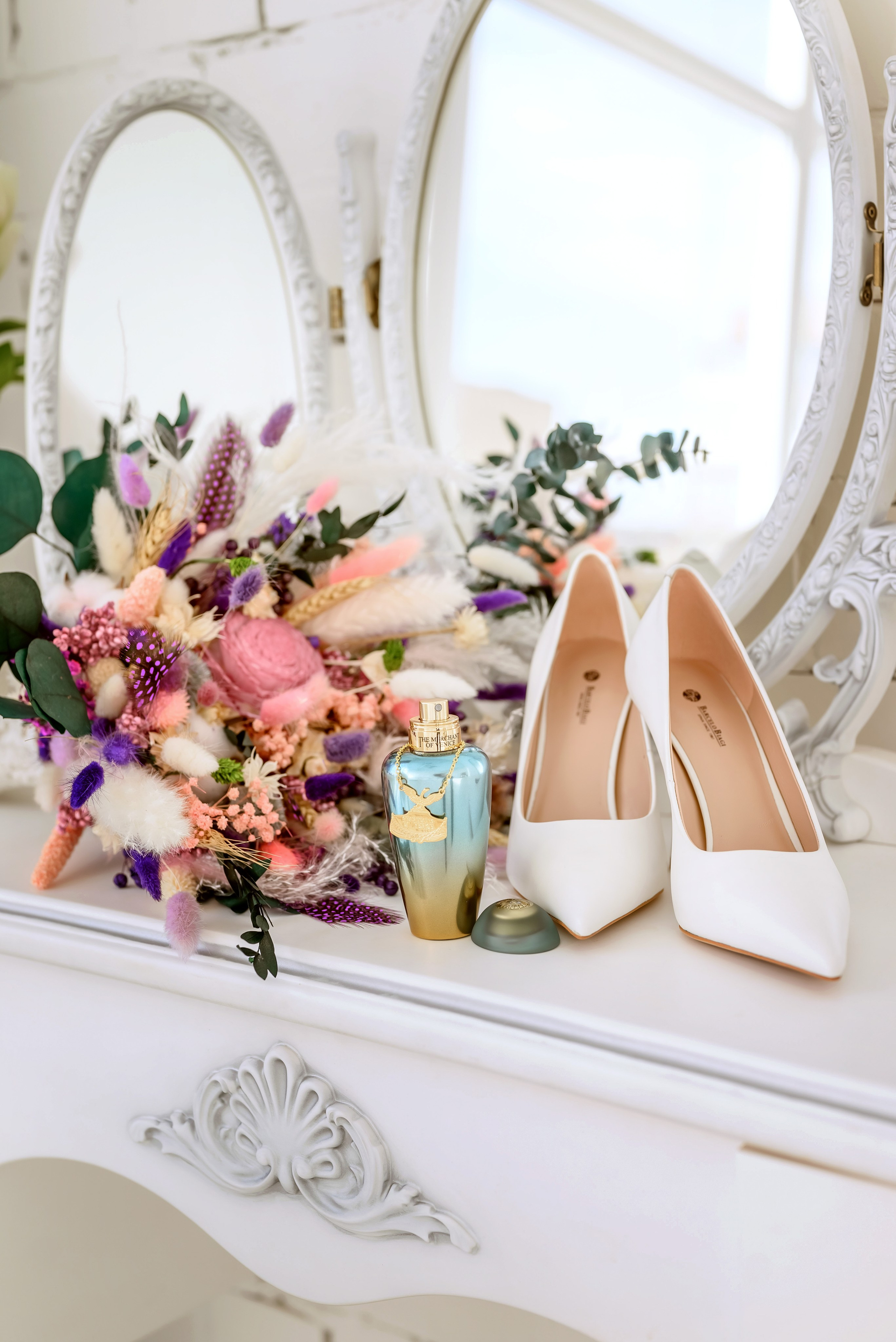 Свадебная фотосессия в залах фотостудии Аврора. Юлия Басня семейный и свадебный фотограф в Донецке