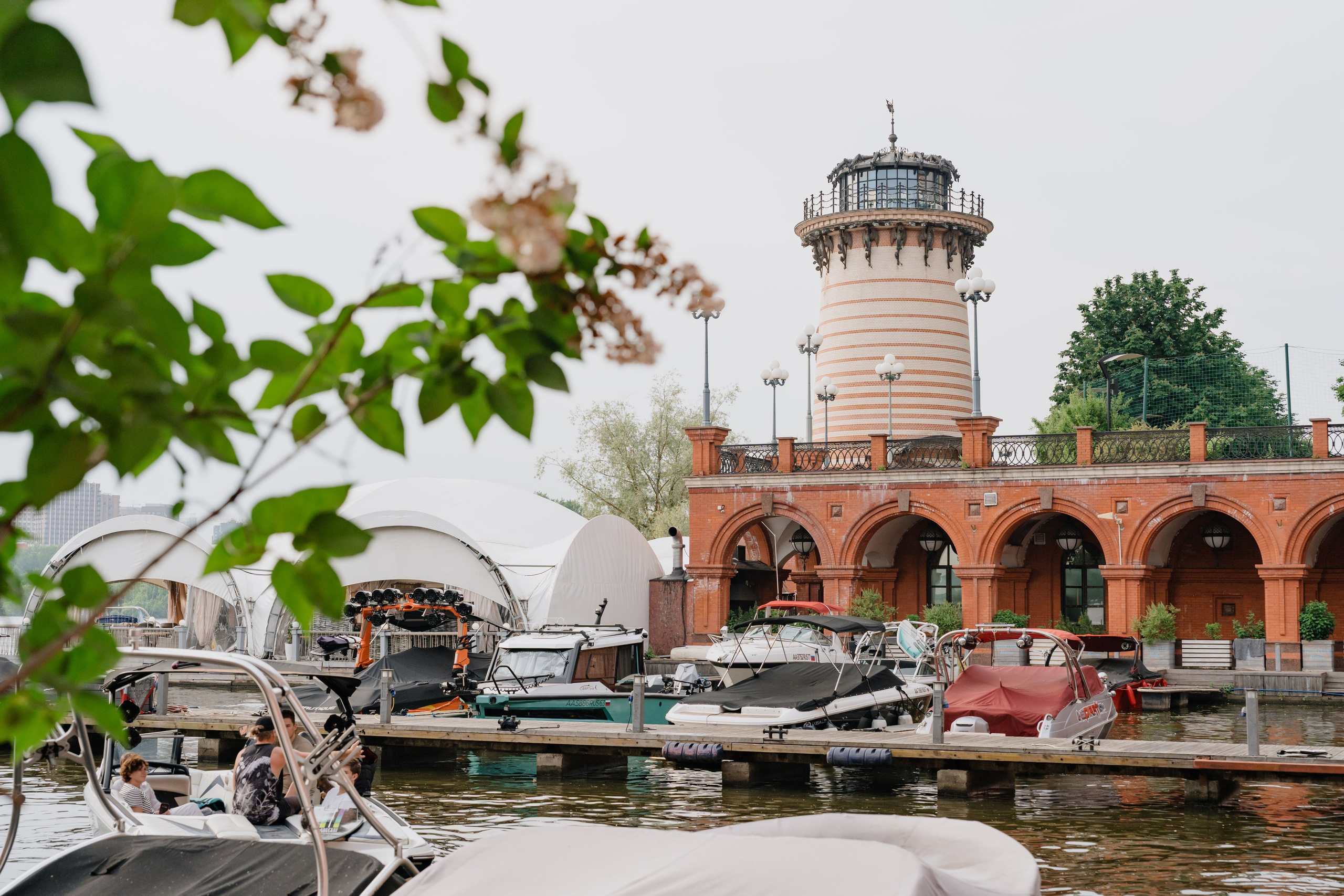 Ресторан для предложения руки и сердца «Ривер Клаб» (River Club Moscow). Свадебный фотограф в Москве — свадебные фотосессии. Видеограф Москва