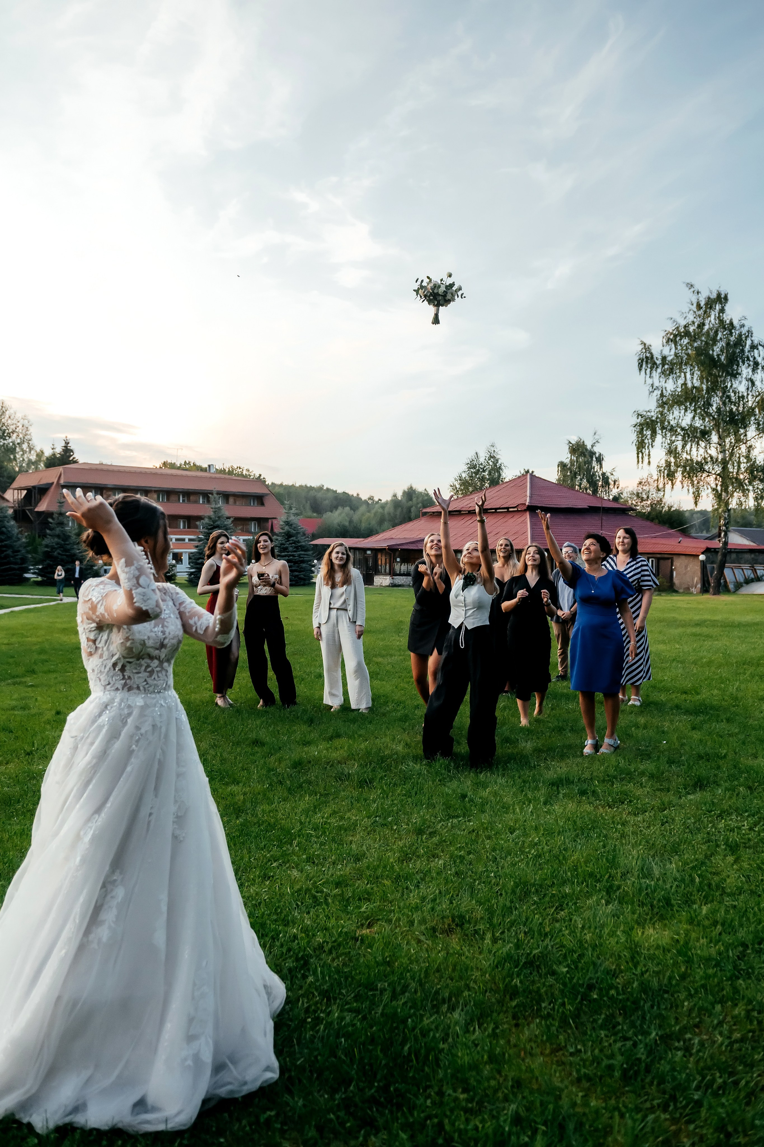 Медвежьи озера и любовь. Свадебная фотоистория. Свадебный и семейный фотограф Виктория Носачёва. Щелково, Москва и МО