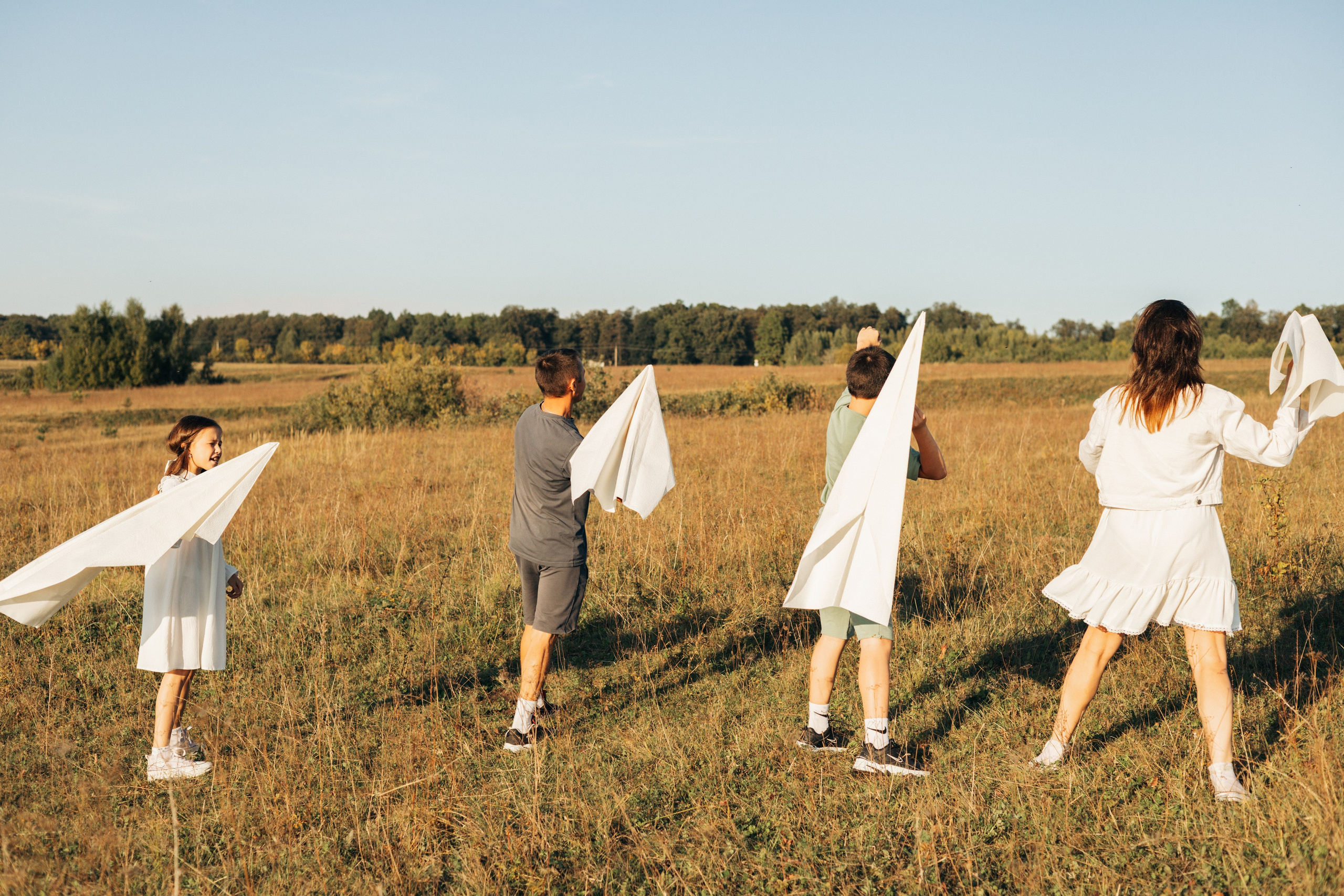 Юля, Илья, Полина, Сергей. Ваш фотограф