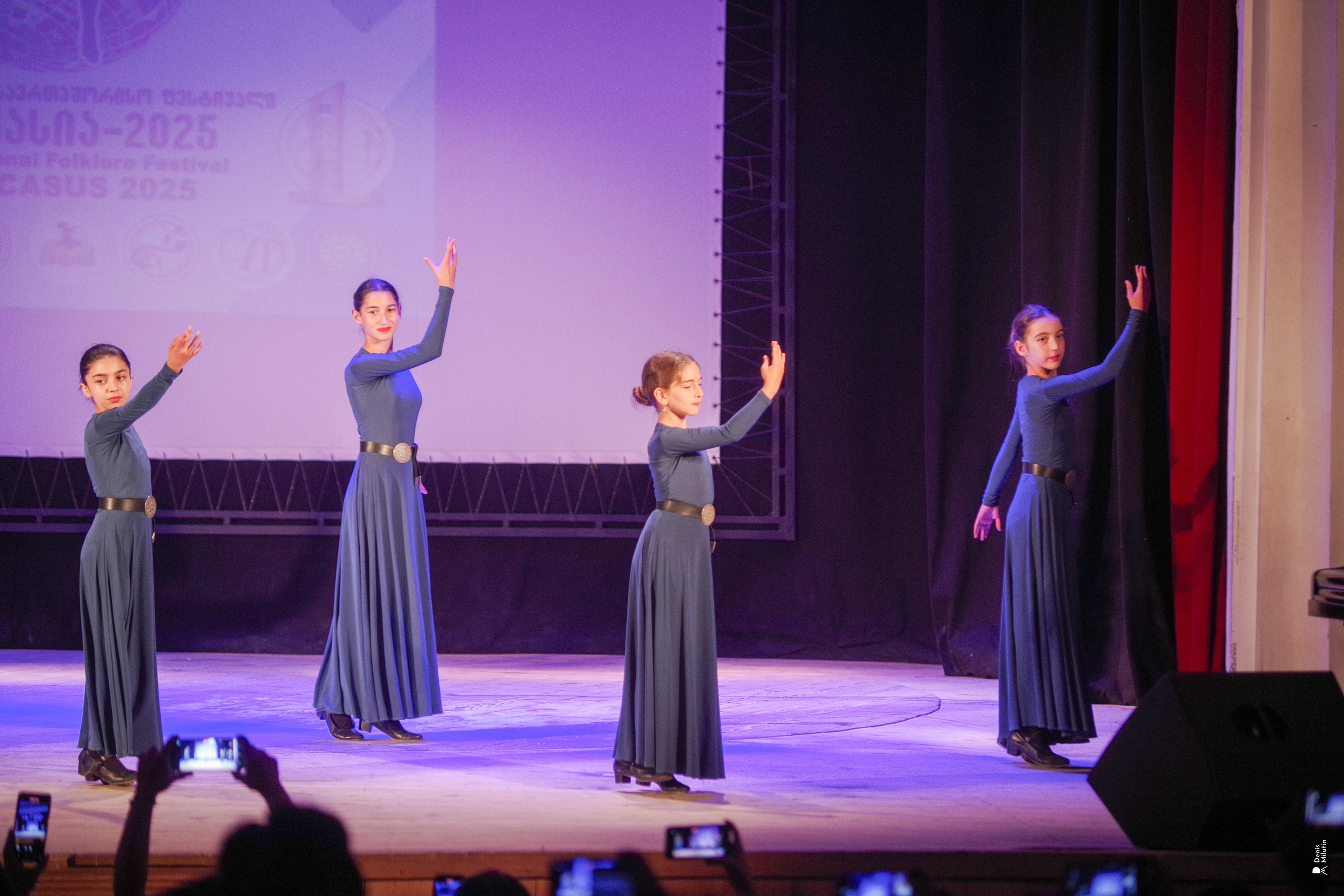 Танцы в прекрасном Они. Портретный фотограф Денис Милютин