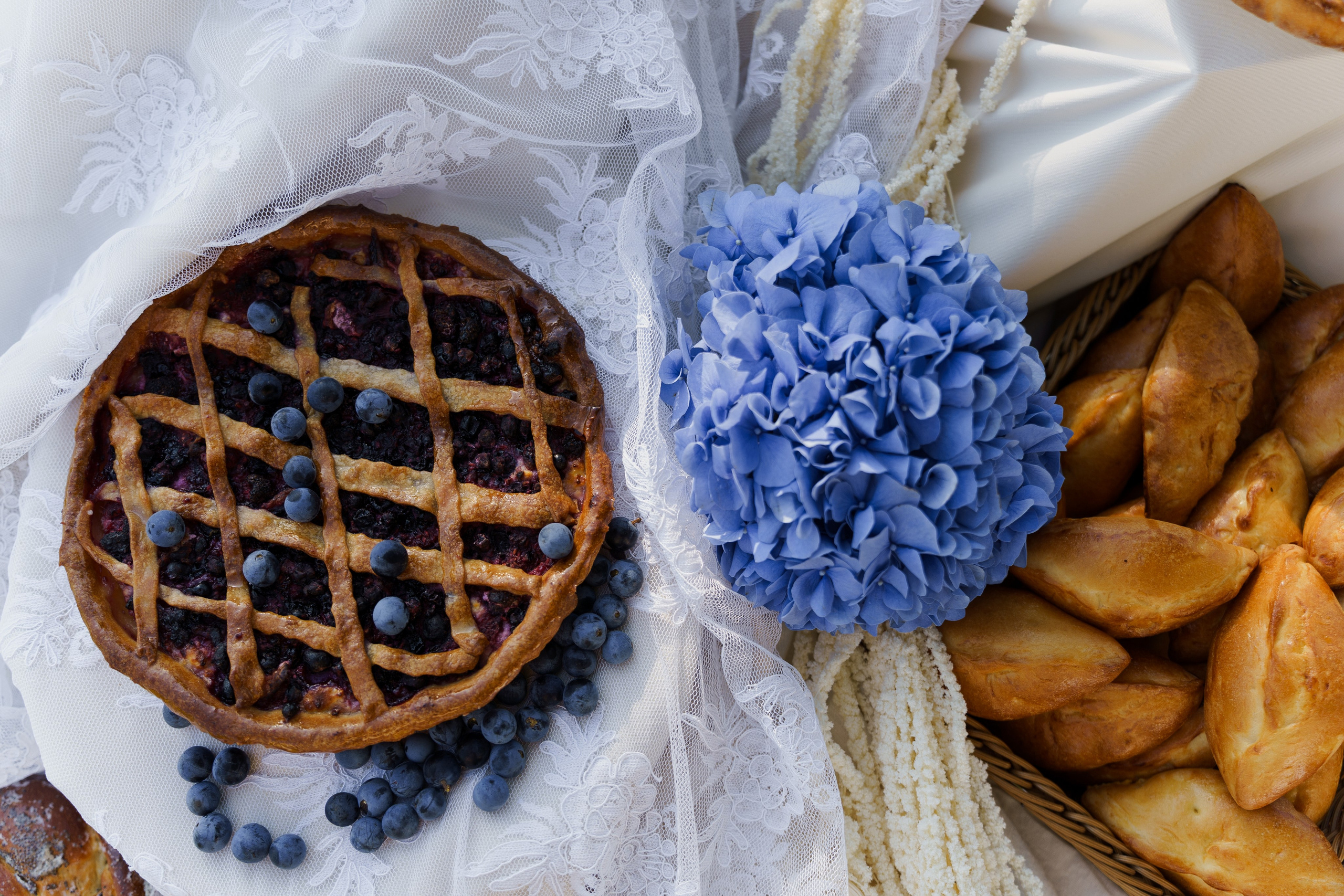 Свадебная фотосъемка в русских традициях от ТВИНС СТУДИО. ТВИНС СТУДИО — лучшие свадебные фотографы и видеографы в Краснодаре