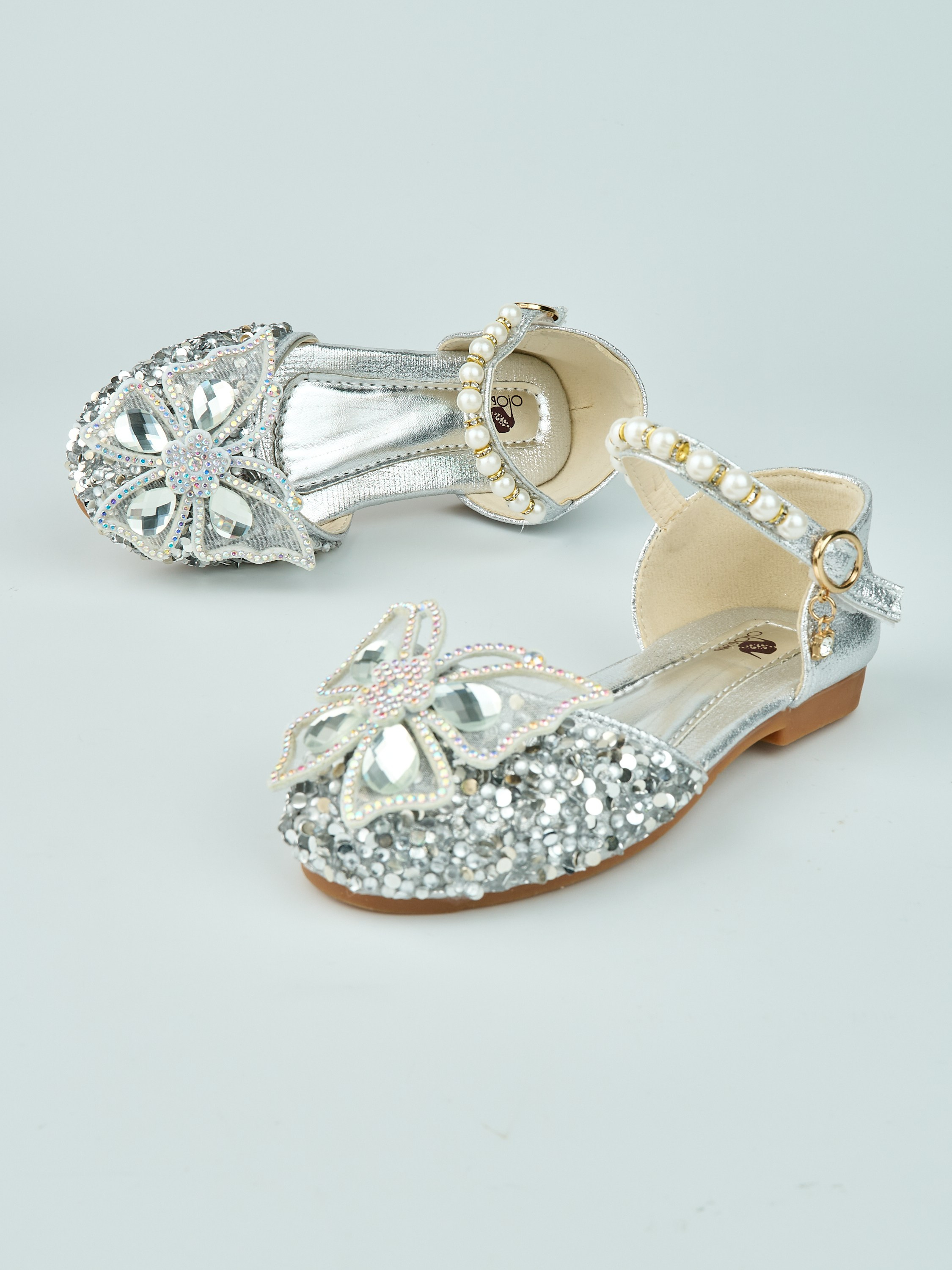 Каталожная фотосъёмка детских туфель для Wildberries