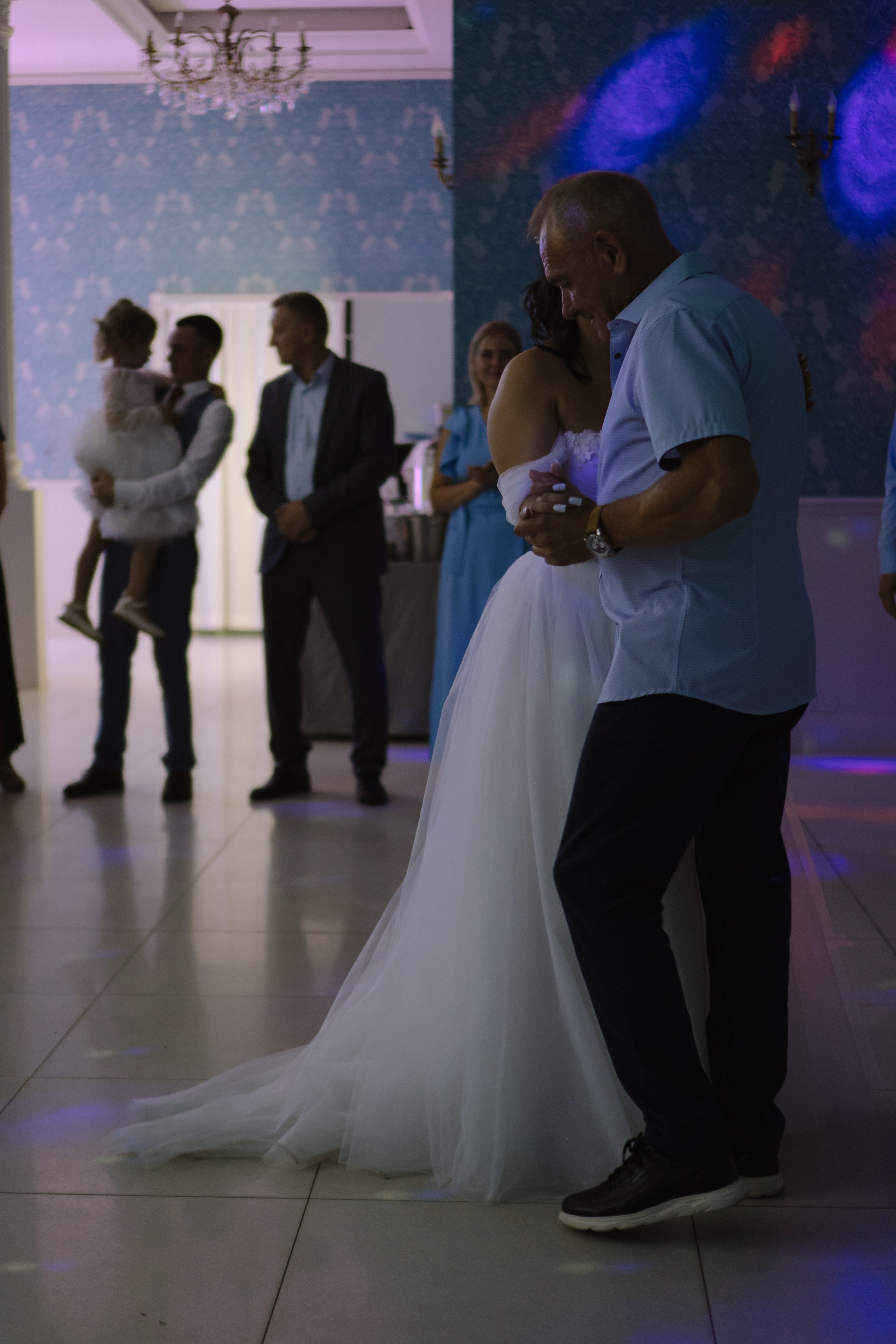 ТАНЕЦ ОТЦА И ДОЧЕРИ НА БАНКЕТЕ (СВАДЕБНАЯ ФОТОСЕСИИЯ БАНКЕТА). Профессиональный фотограф, Санкт-Петербург — Виктория Богомолова
