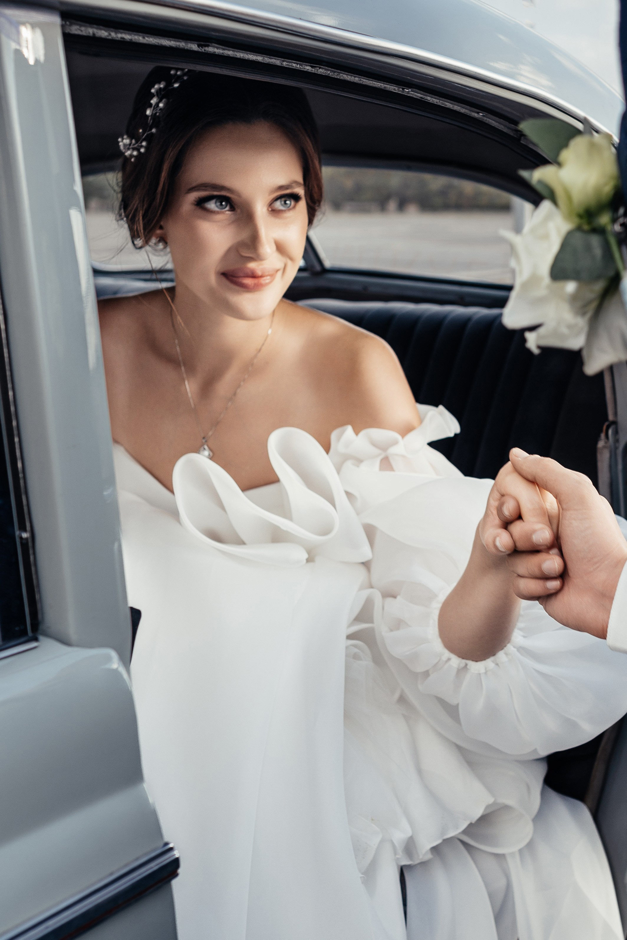 Свадебная прогулка жениха и невесты