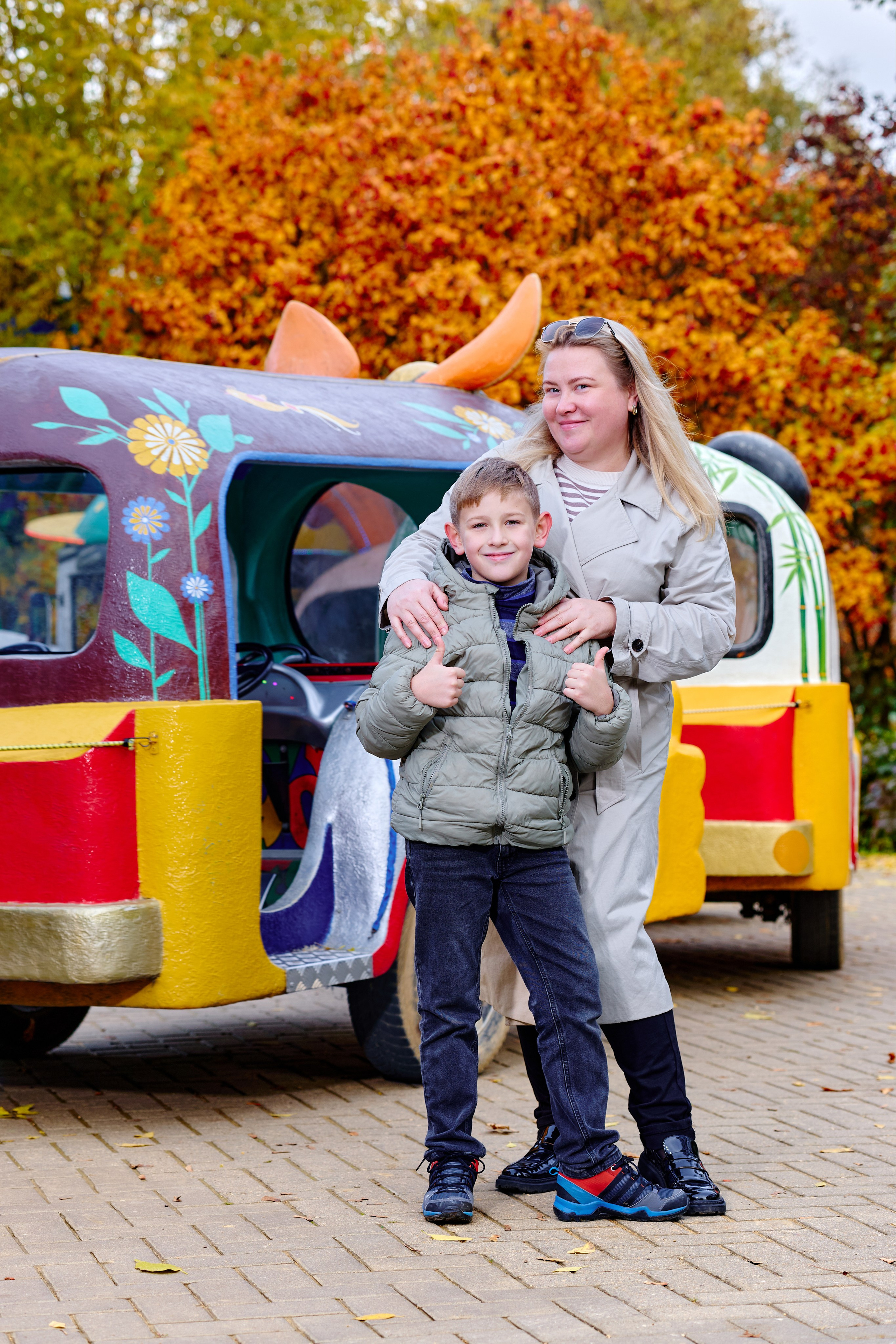 Прогулка в парке классом. Фотограф Выпускные альбомы Таганрог Сергей Коробченко