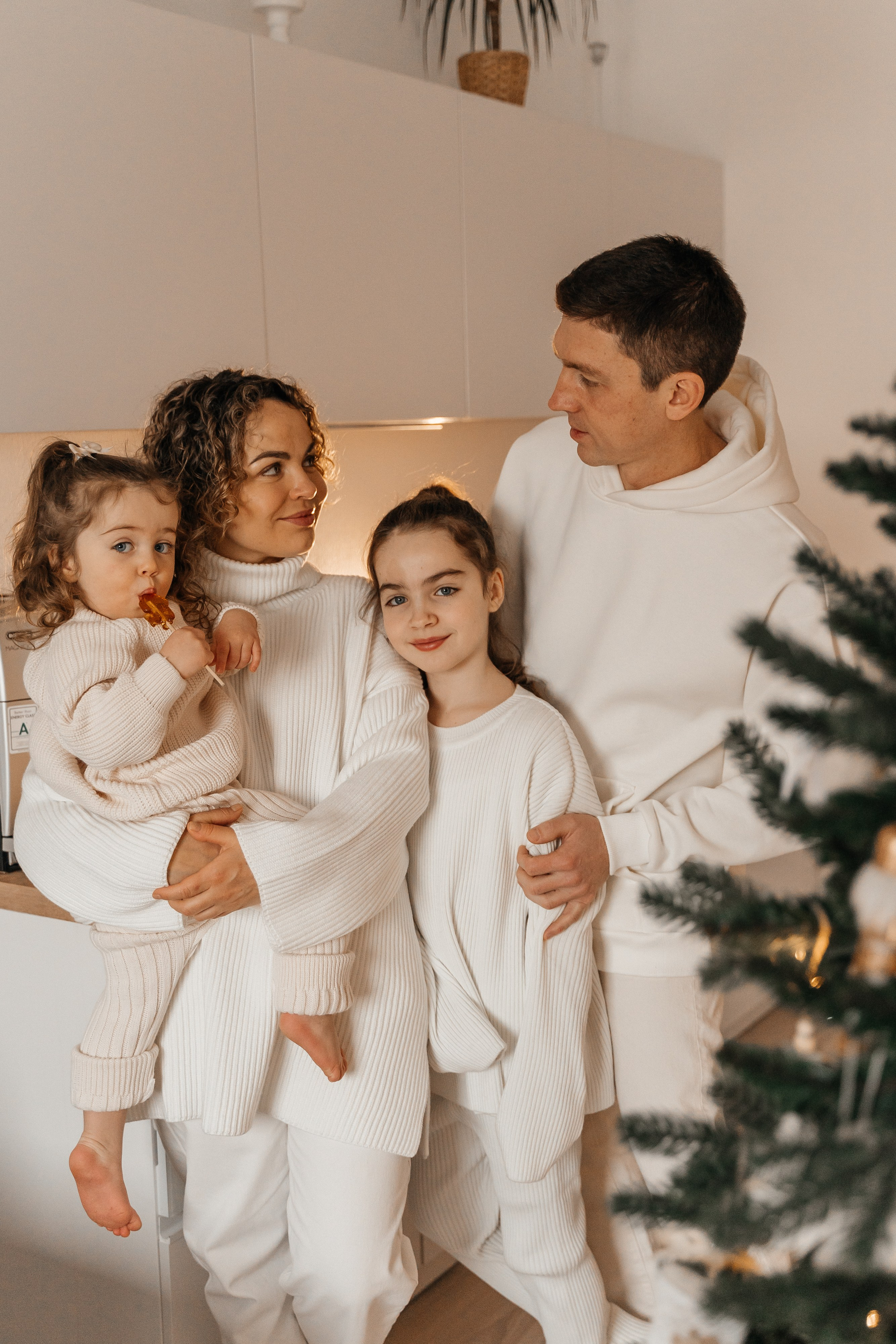 Максим, Катя, Лена и Ева. Волик Мария