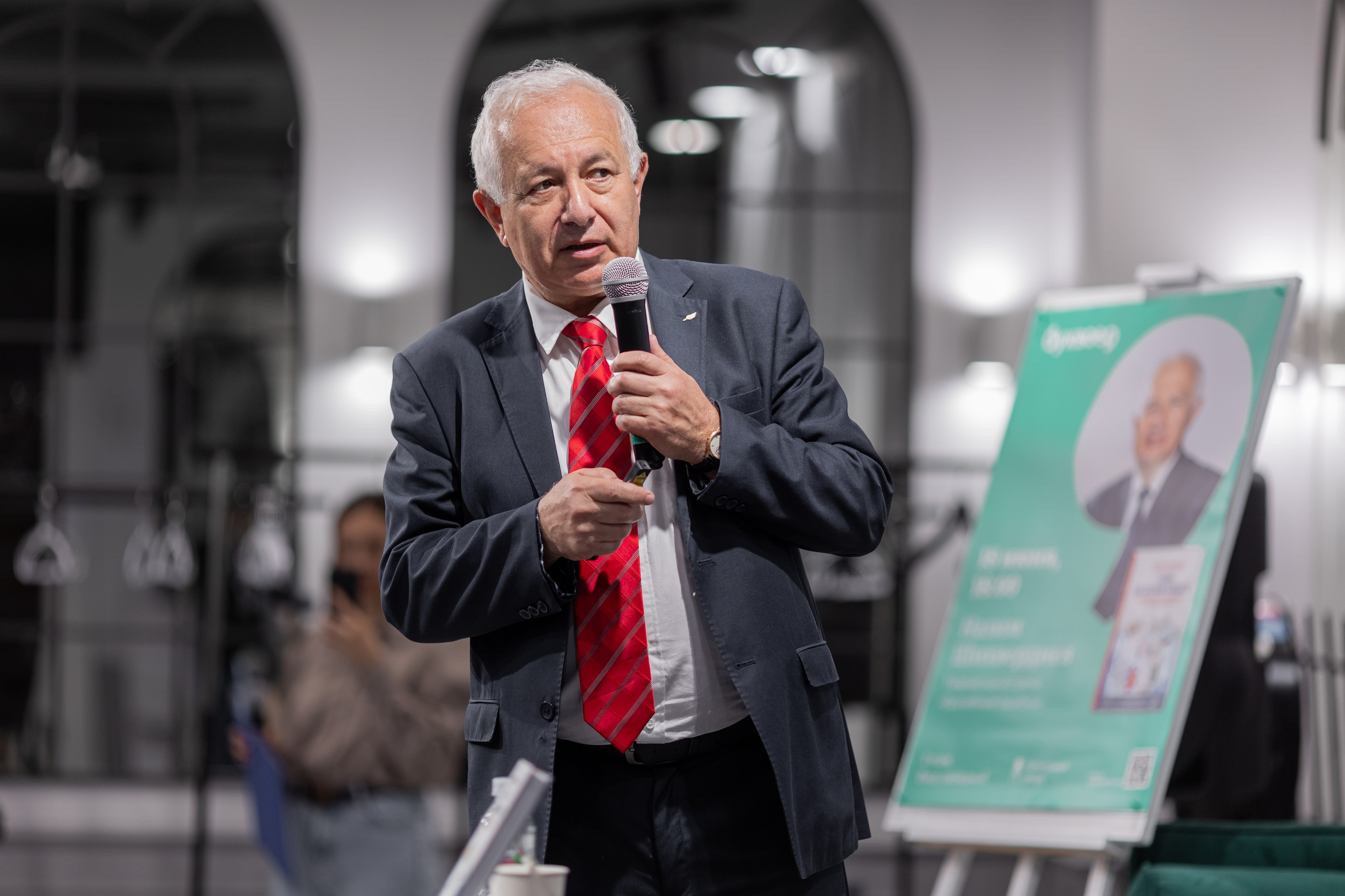 Презентация книги «Тени на белом халате». Автор: Назим Шихвердиев. Фотограф на мероприятие в Санкт-Петербурге