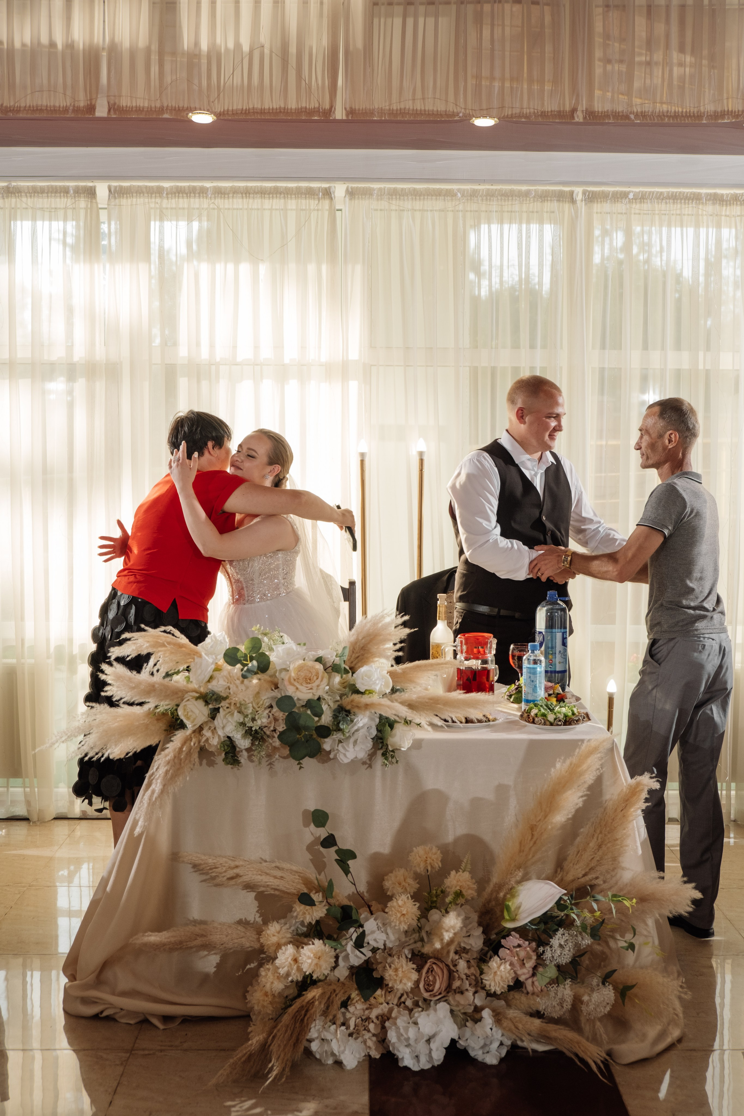 Свадебная фотосессия - выездная регистрация и банкет. Крым. Профессиональная фотосъемка в Крыму. Натуральные эмоции и живые кадры. Забронируйте дату прямо сейчас!