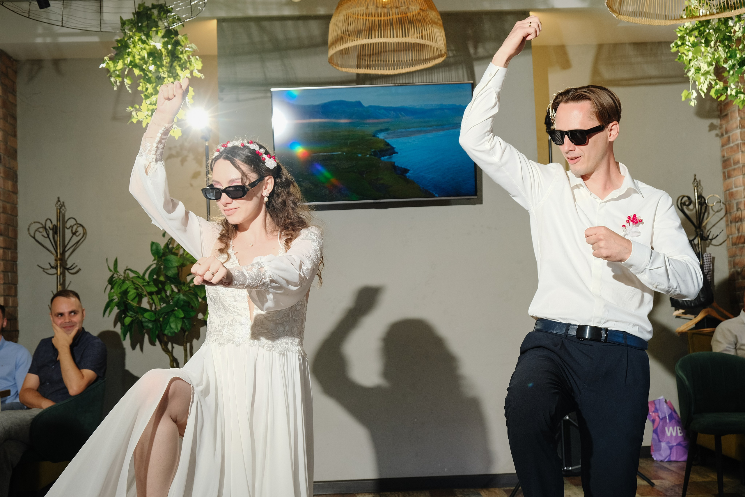 О+Д (ЗАГС, прогулка Центр и Парк Победы, банкет). Профессиональная фотосъемка в Крыму. Натуральные эмоции и живые кадры. Забронируйте дату прямо сейчас!