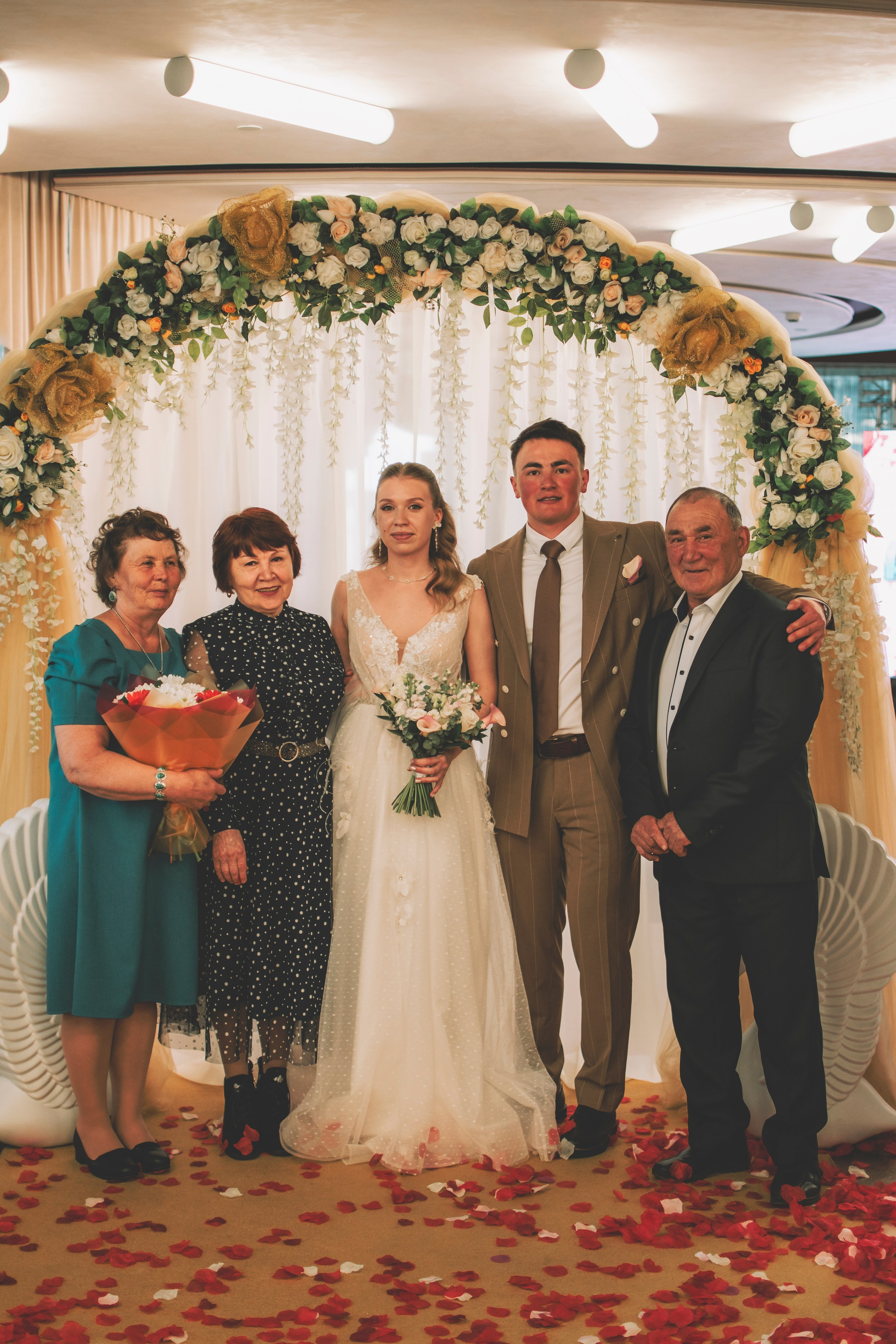 Альберт и Анастасия (Студийная фотосессия, роспись в ДК Нефтяник + фотосессия с гостями). Семейный и свадебный фотограф Губкинский и Ставрополь