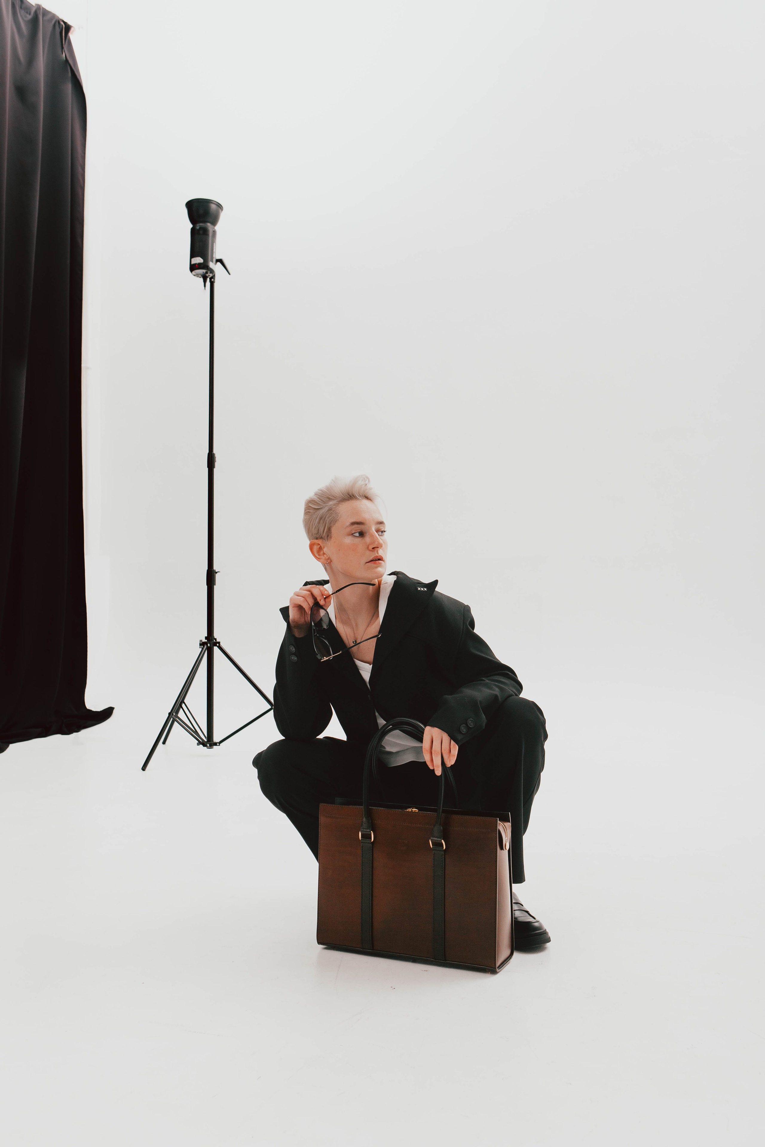 Анна Гречаная и изделие Дана Настаса 💼. Фотограф Ольга Крукле