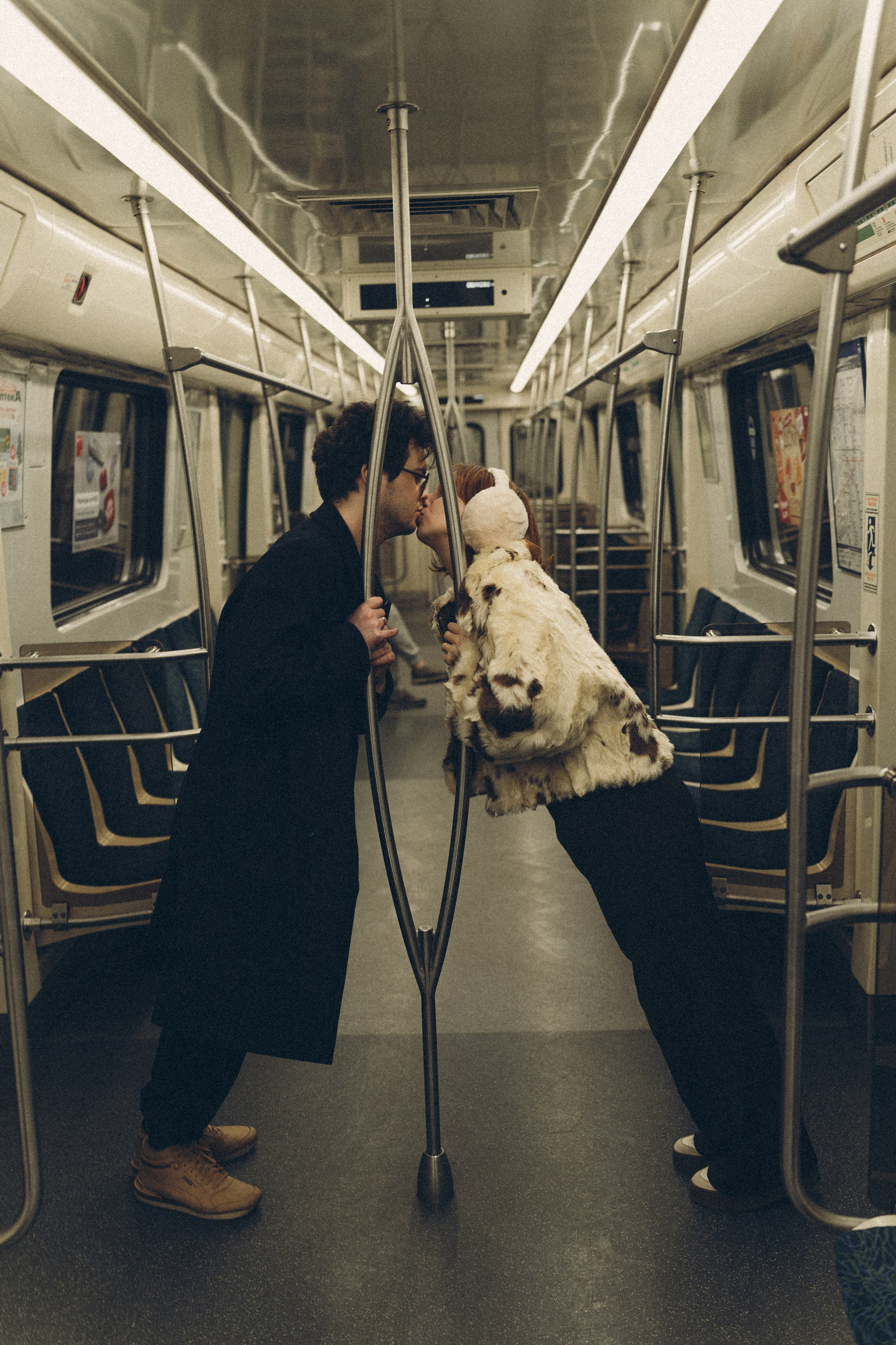 НОВОГОДНЯЯ ФОТОСЕСИИЯ ПАРЫ В МЕТРО ЛЮБОВЬ. Профессиональный фотограф, Санкт-Петербург — Виктория Богомолова