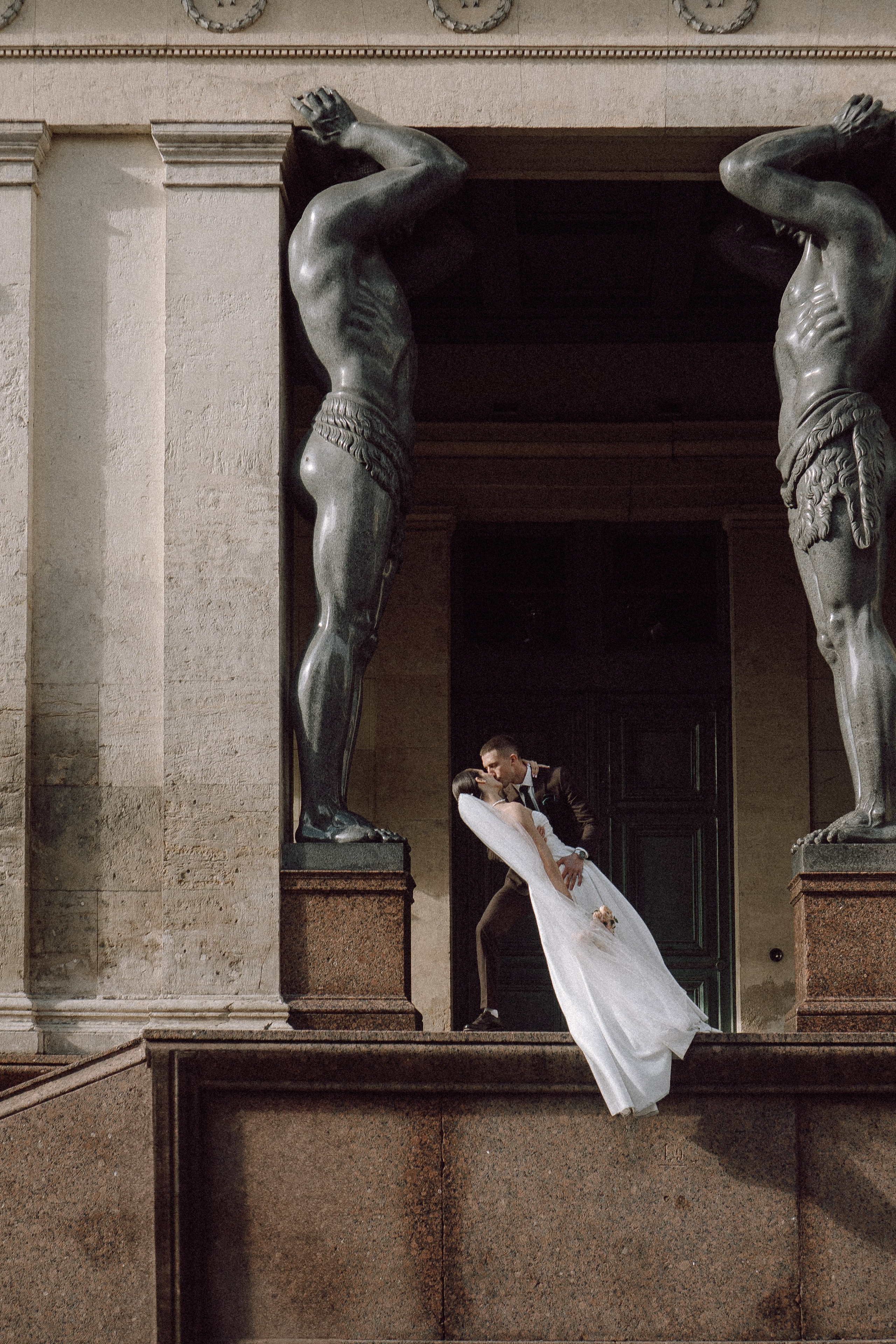 СВАДЕБНАЯ ПРОГУЛКА В САНТК-ПЕТЕРБУРГЕ (ИСАКИЕВСКИЙ СОБОР, ЗИМНЯЯ КАНАВКА, ЭРМИТАЖ И БОЛЬШАЯ МОРСКАЯ УЛИЦА). Профессиональный фотограф, Санкт-Петербург — Виктория Богомолова