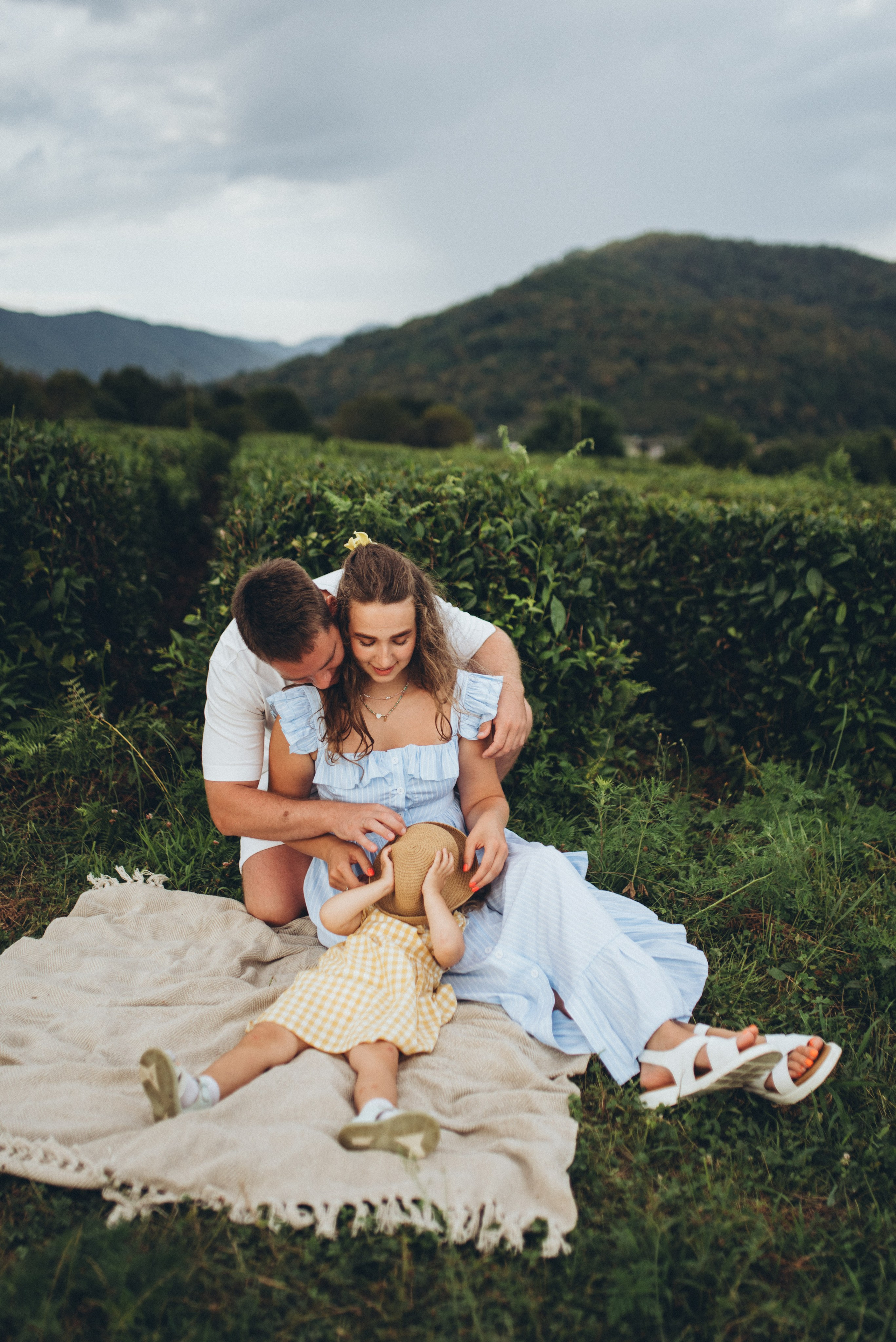 Семейная фотосессия на чайной плантации Сочи. Фотограф в Сочи — Маргарита Поганова