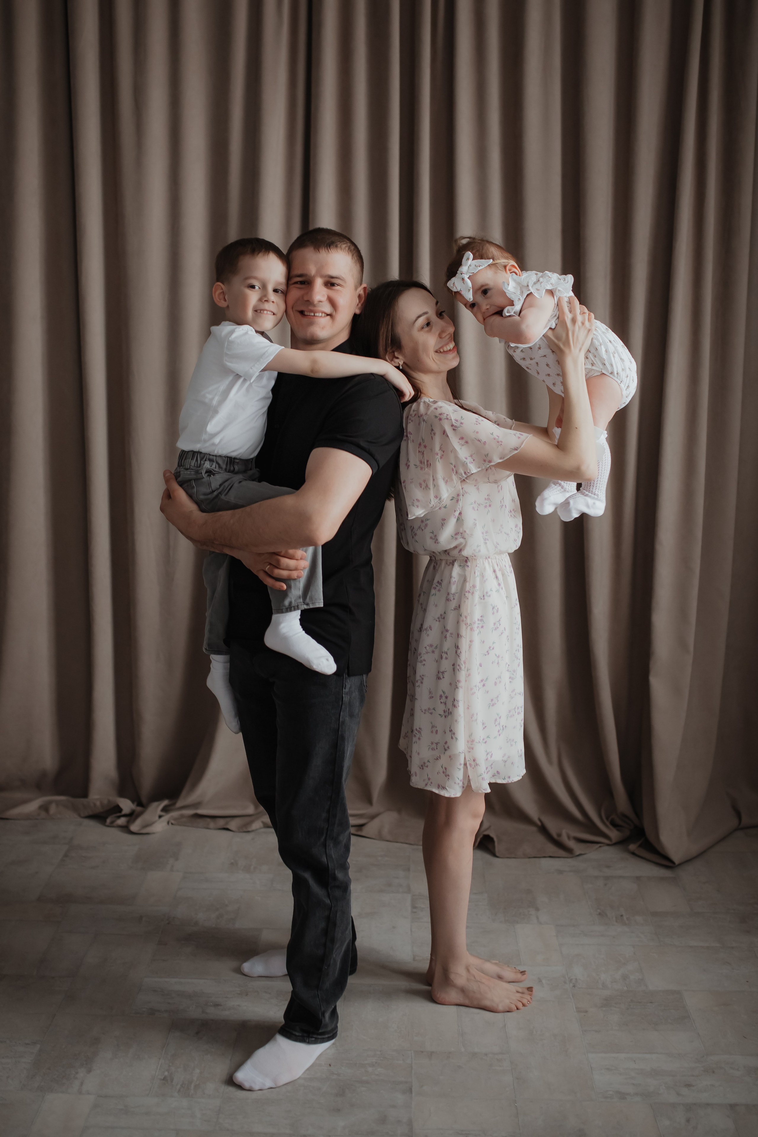 Вика, Миша, Костик и Полина. Фотограф Arina Elatova