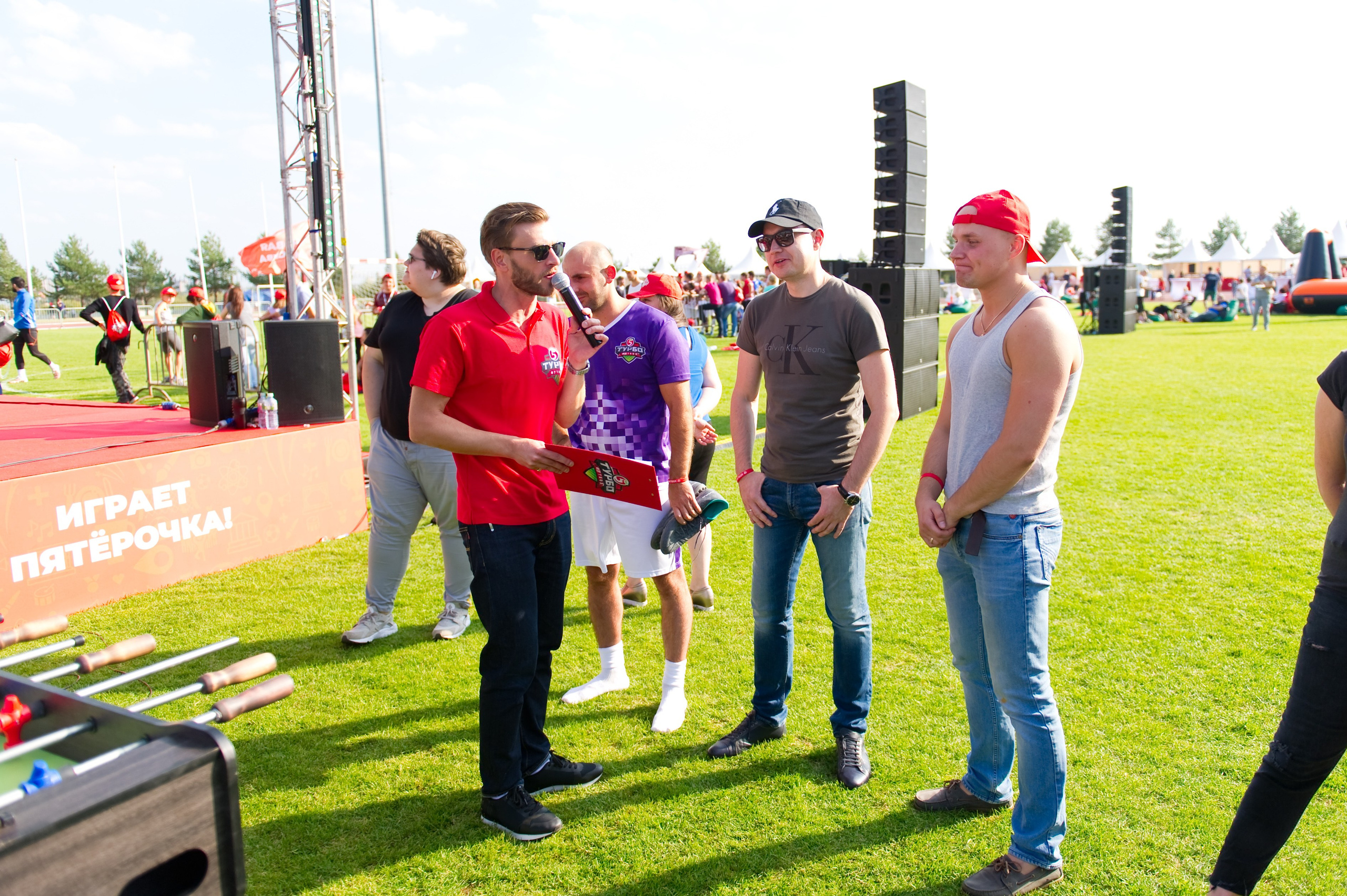 Турбофутбол (корпоративное соревнование «Пятерочки»). Репортажный фотограф и видеограф Слава Думчев. Тимбилдинги, отчетники, корпоративы