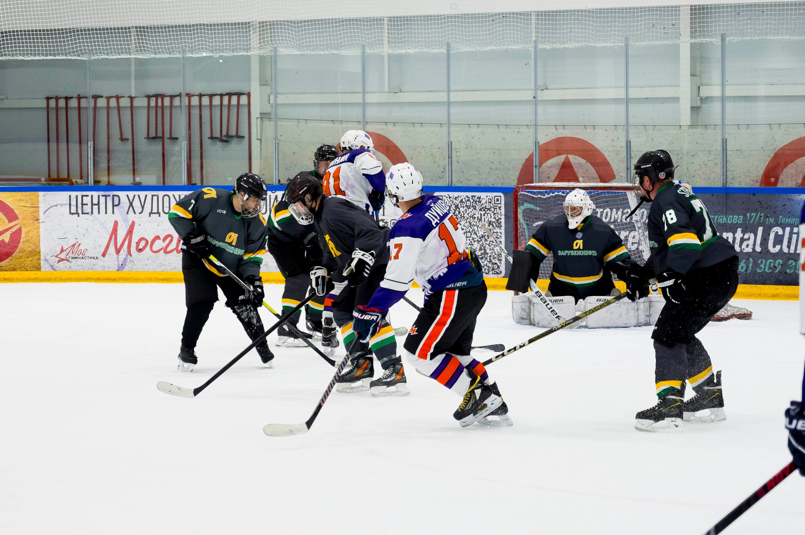 Хоккейный матч корпоративной команды Зарубежнефть. Репортажный фотограф и видеограф Слава Думчев. Тимбилдинги, отчетники, корпоративы