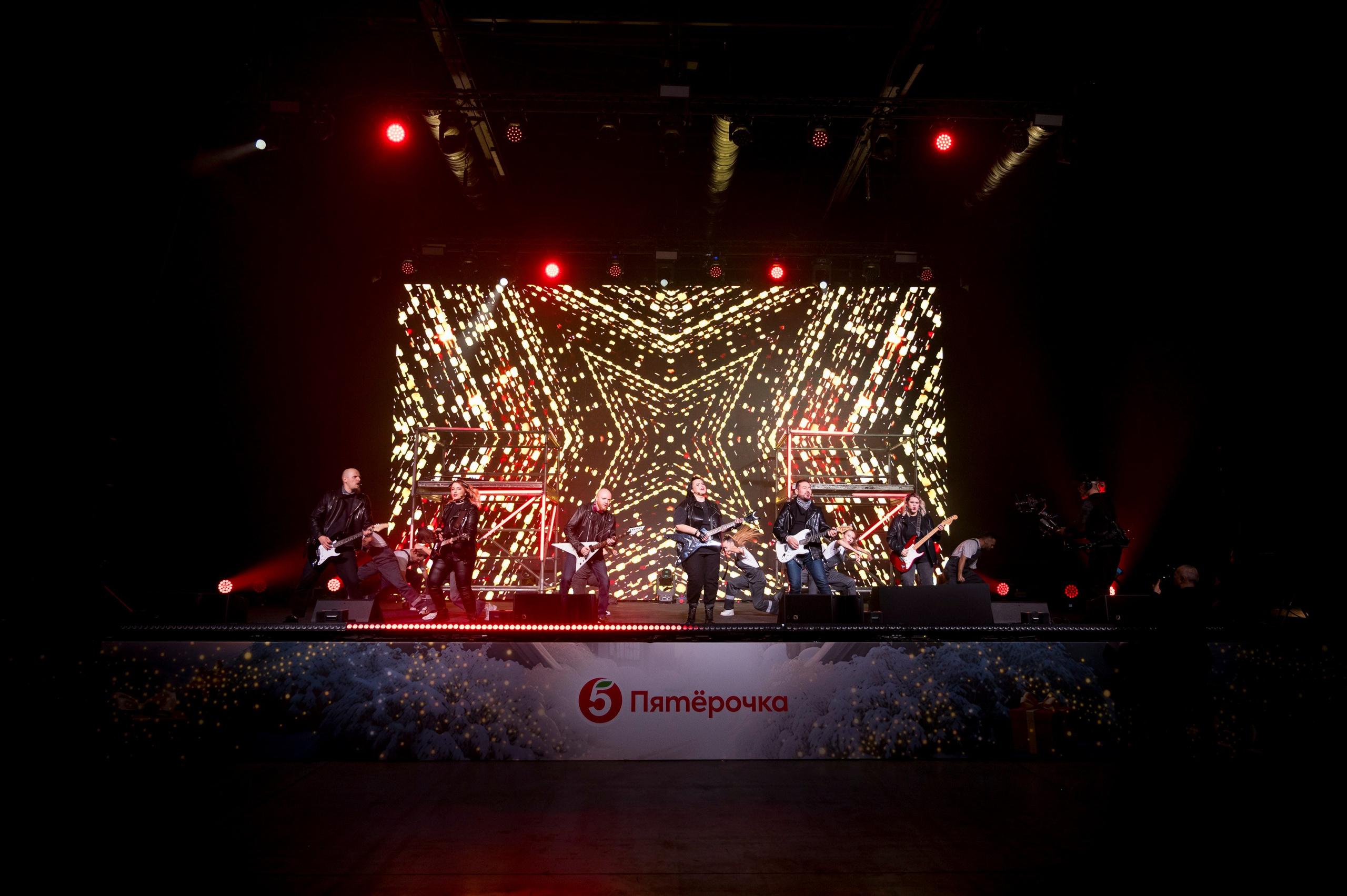 Новогодний корпоратив «Пятерочка». Репортажный фотограф и видеограф Слава Думчев. Тимбилдинги, отчетники, корпоративы