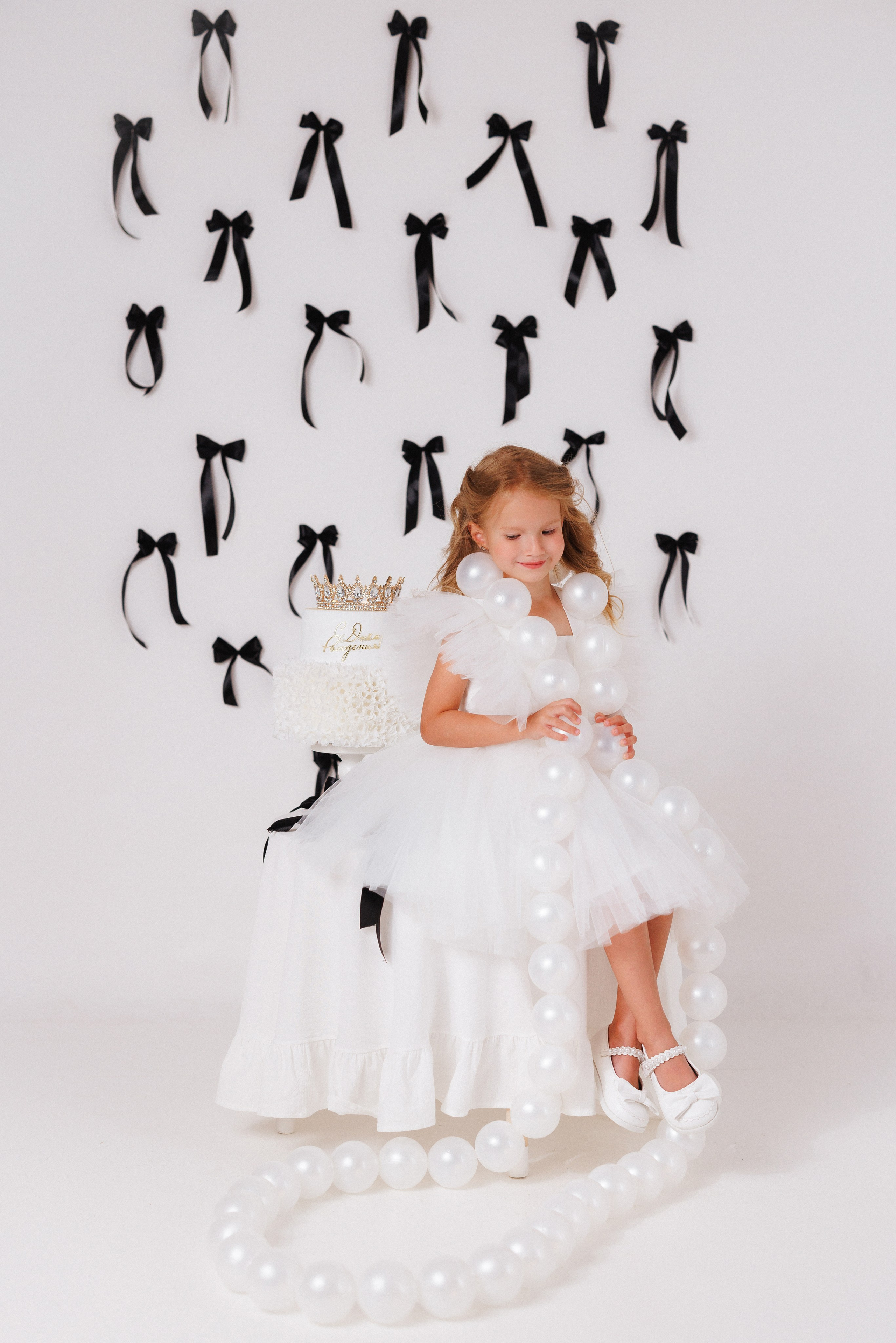 Детская фотосессия к Дню рождения для девочек, фотостудия «Антураж». Семейный и детский фотограф в Краснодаре Анна Трашкова