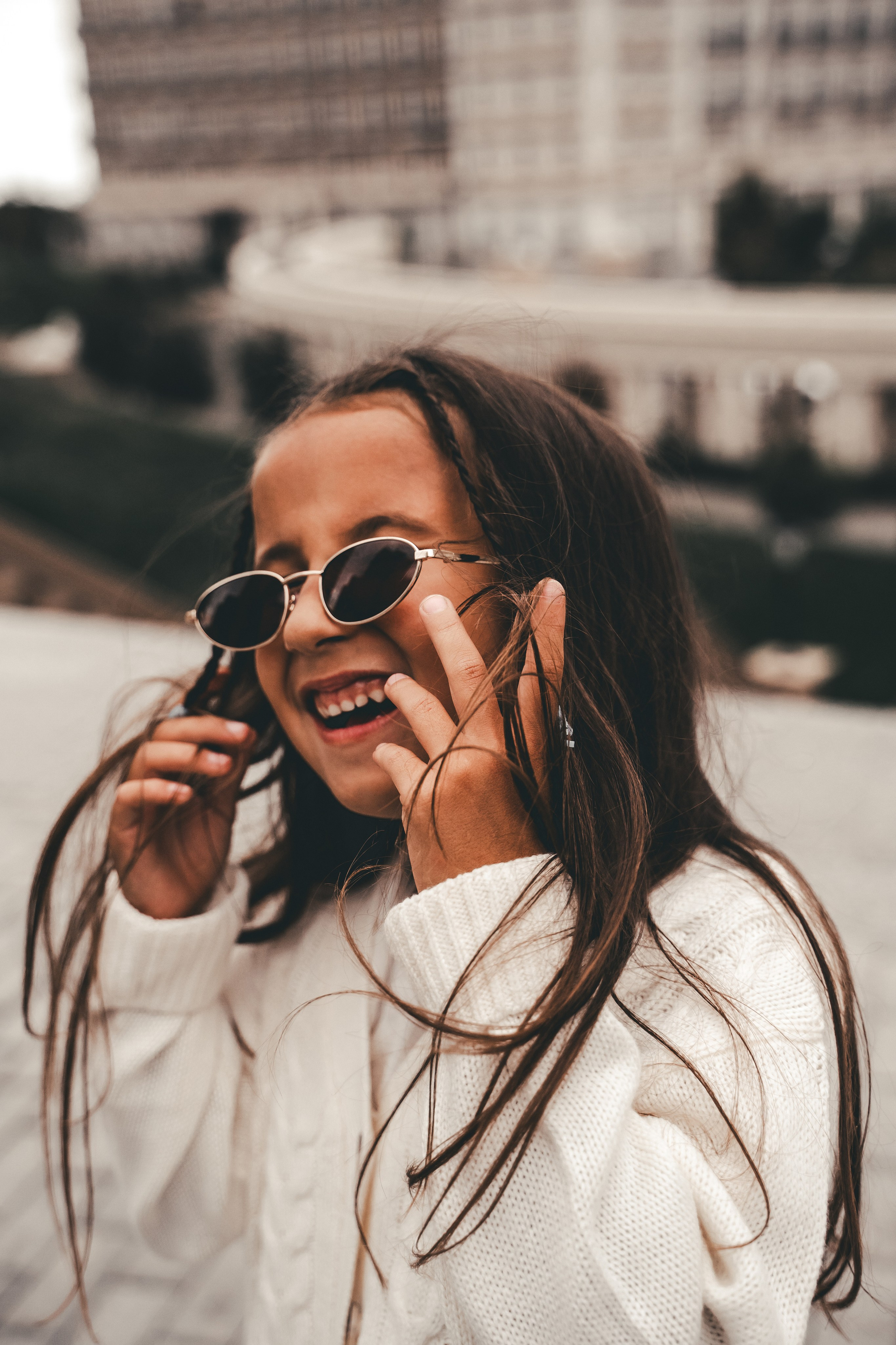 Главное — спутница