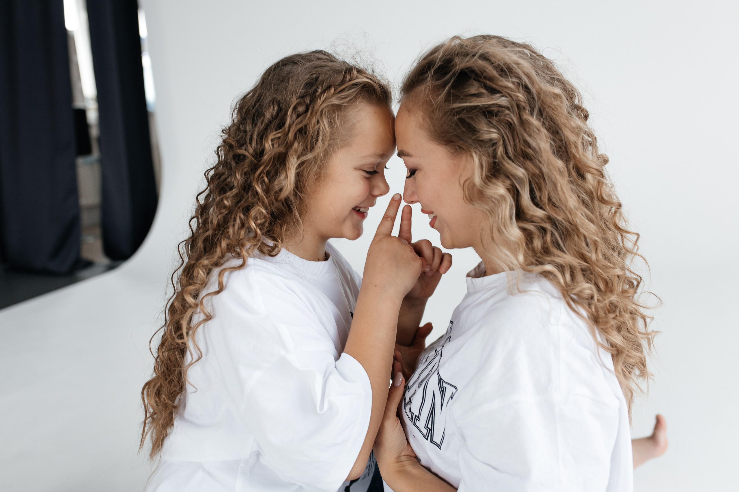 Mother & daughter. ФОТОГРАФ