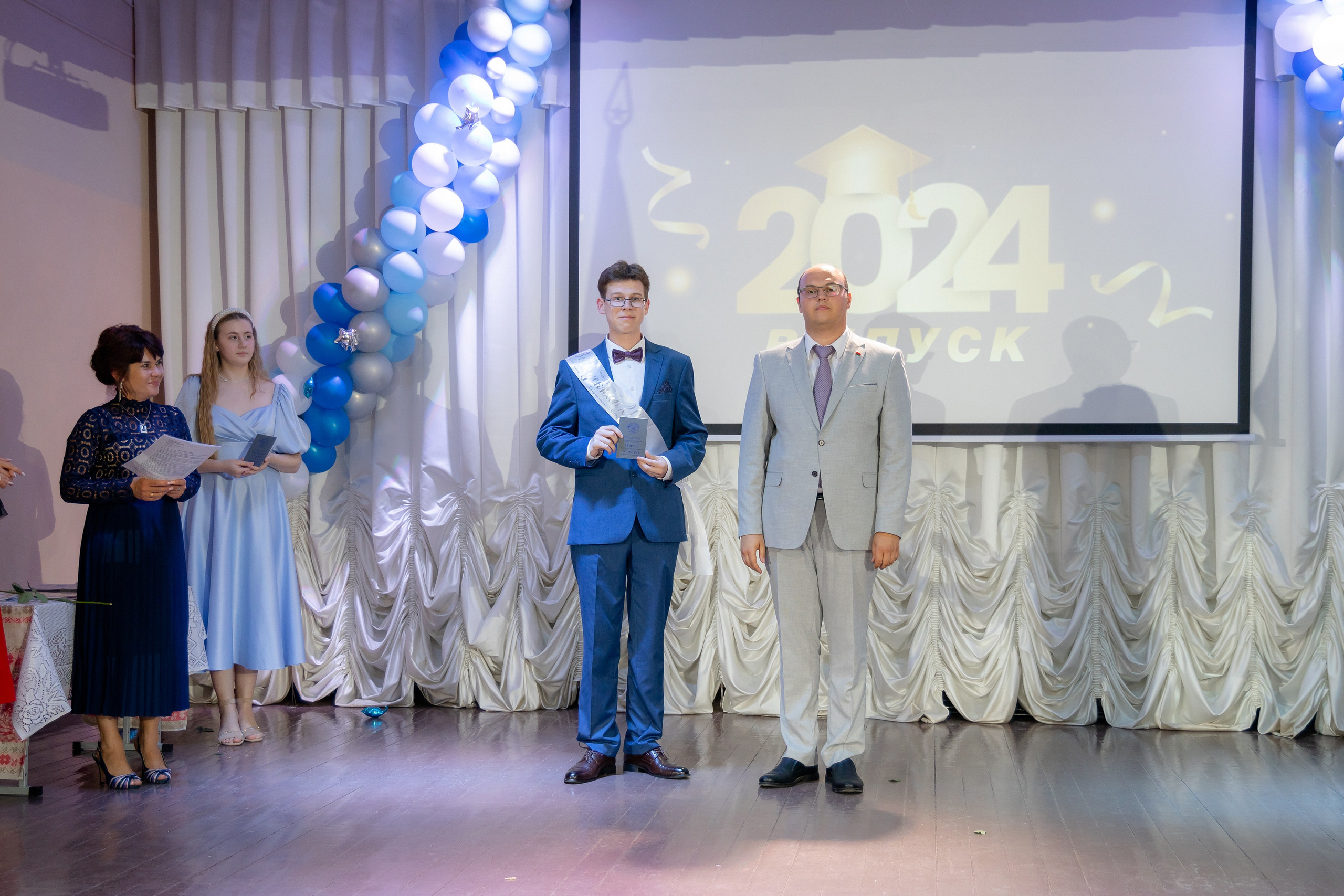 Школьный выпускной 2024 год в Соколе (Минск). Свадебный фотограф в Минске/Беларуси Сергей Спиридонов