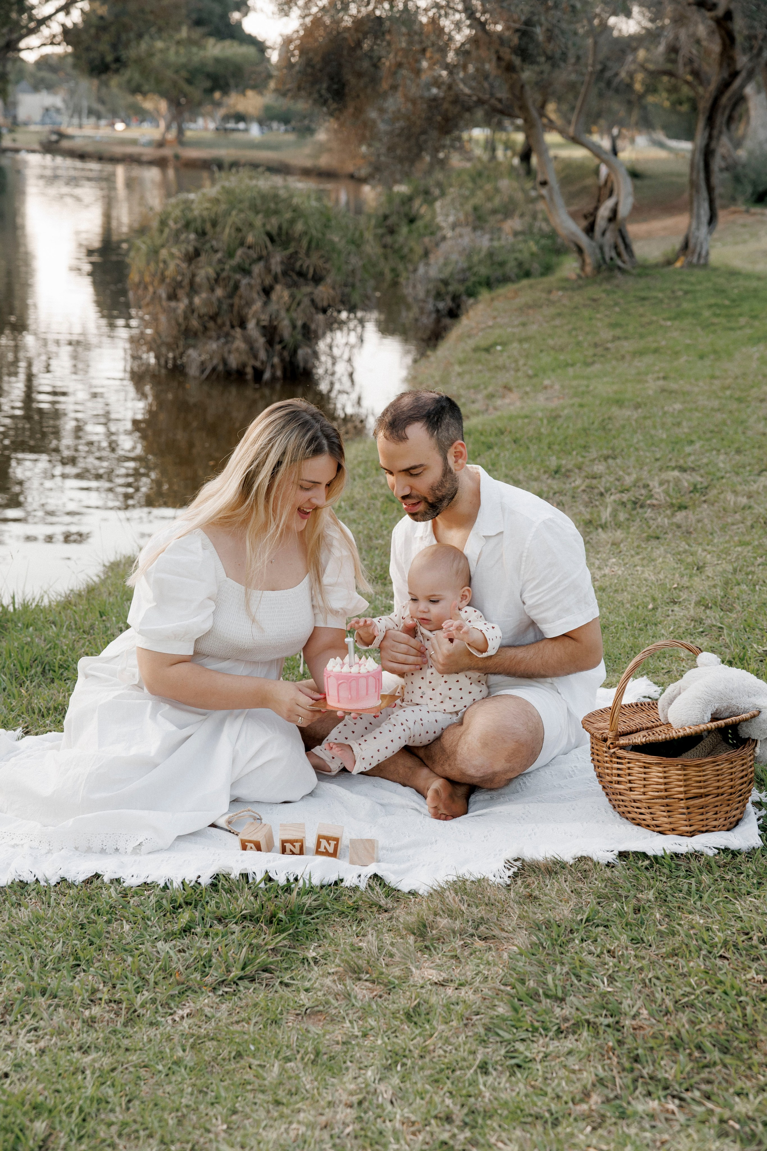 First year photoshoot inside the park (sunset). Wedding and family photographer