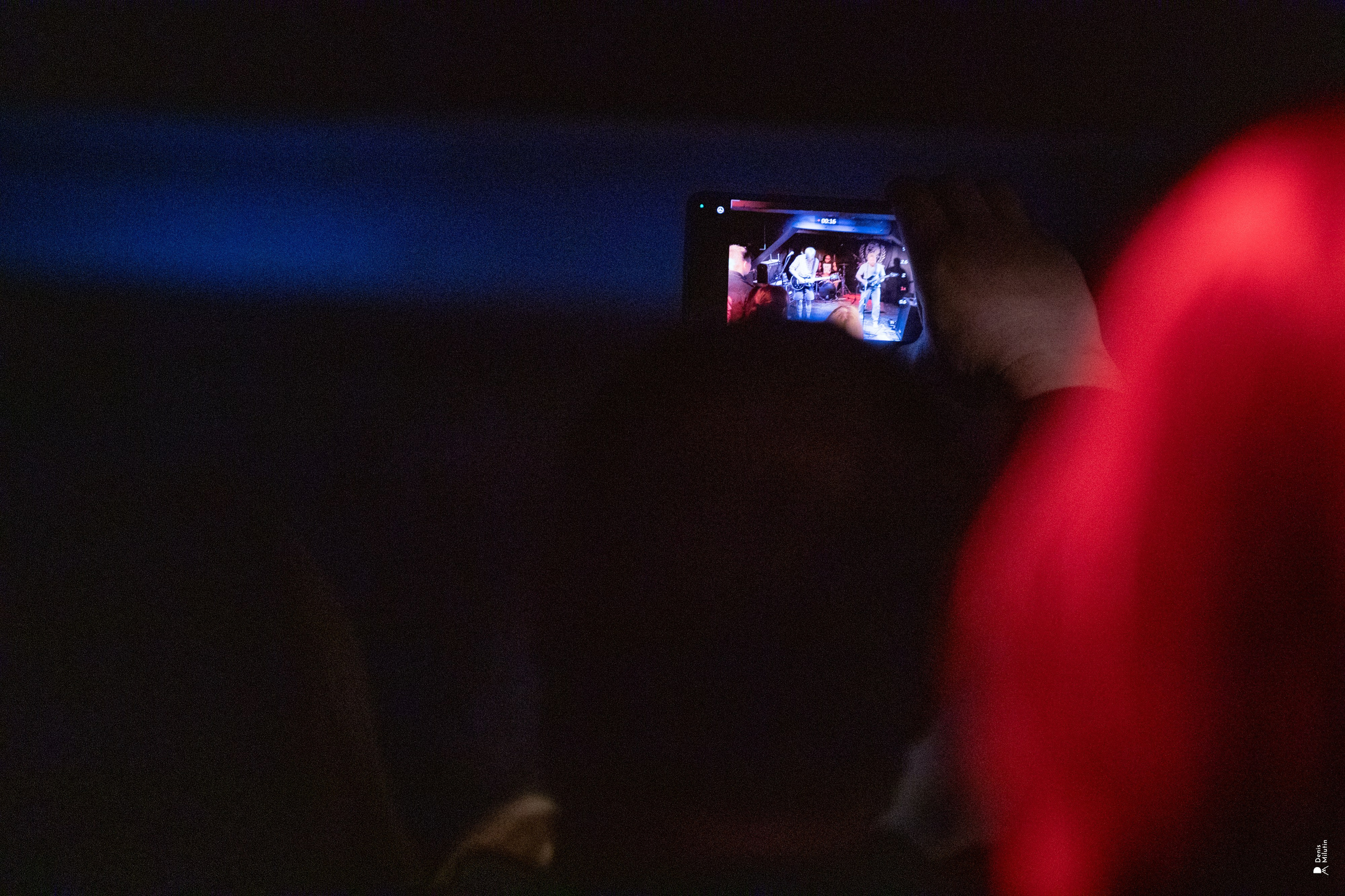 Рядом Ассенизаторы. Портретный фотограф Денис Милютин