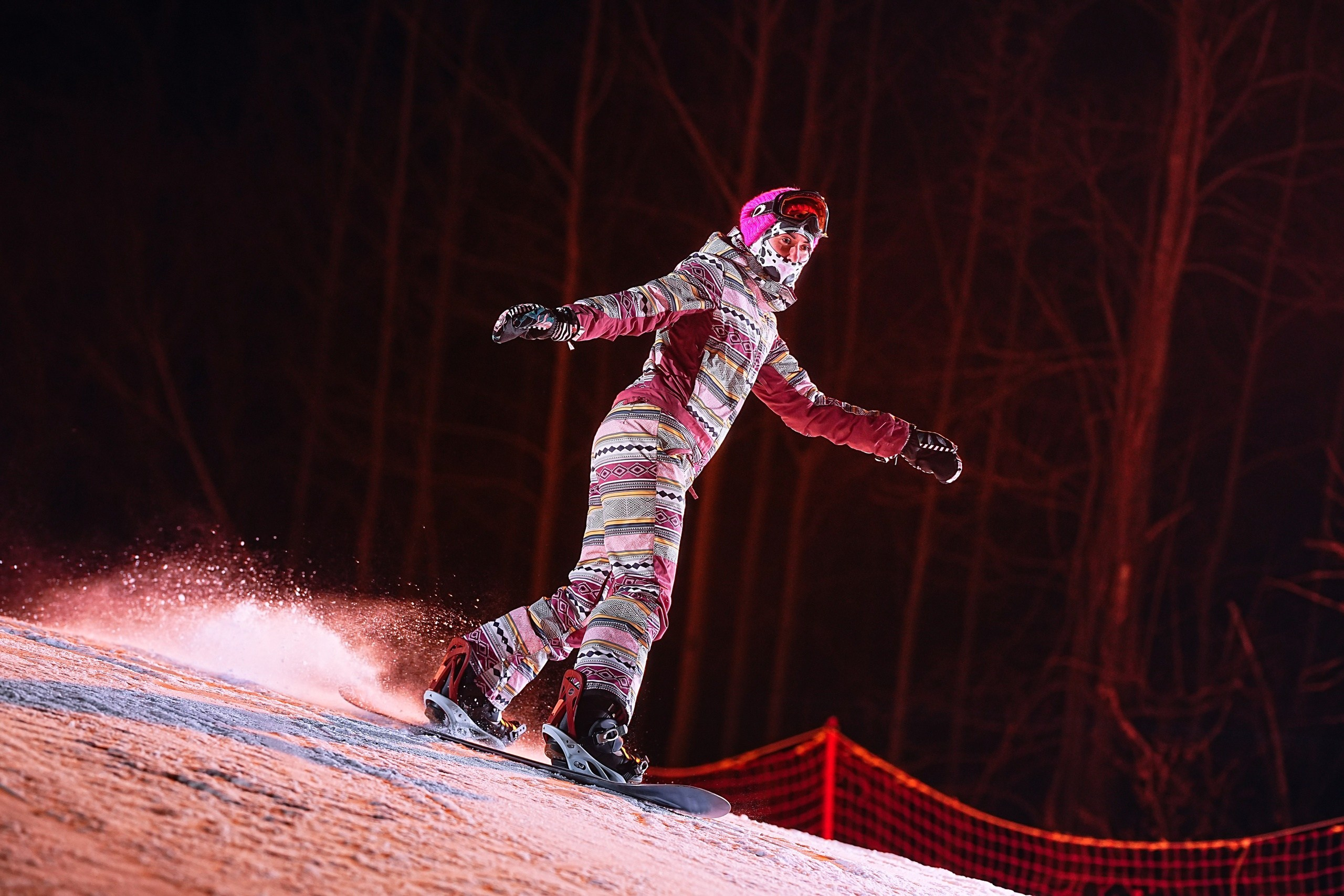 Вечерняя съёмка на склонах с использованием внешних вспышек. Фотограф Студитский Евгений