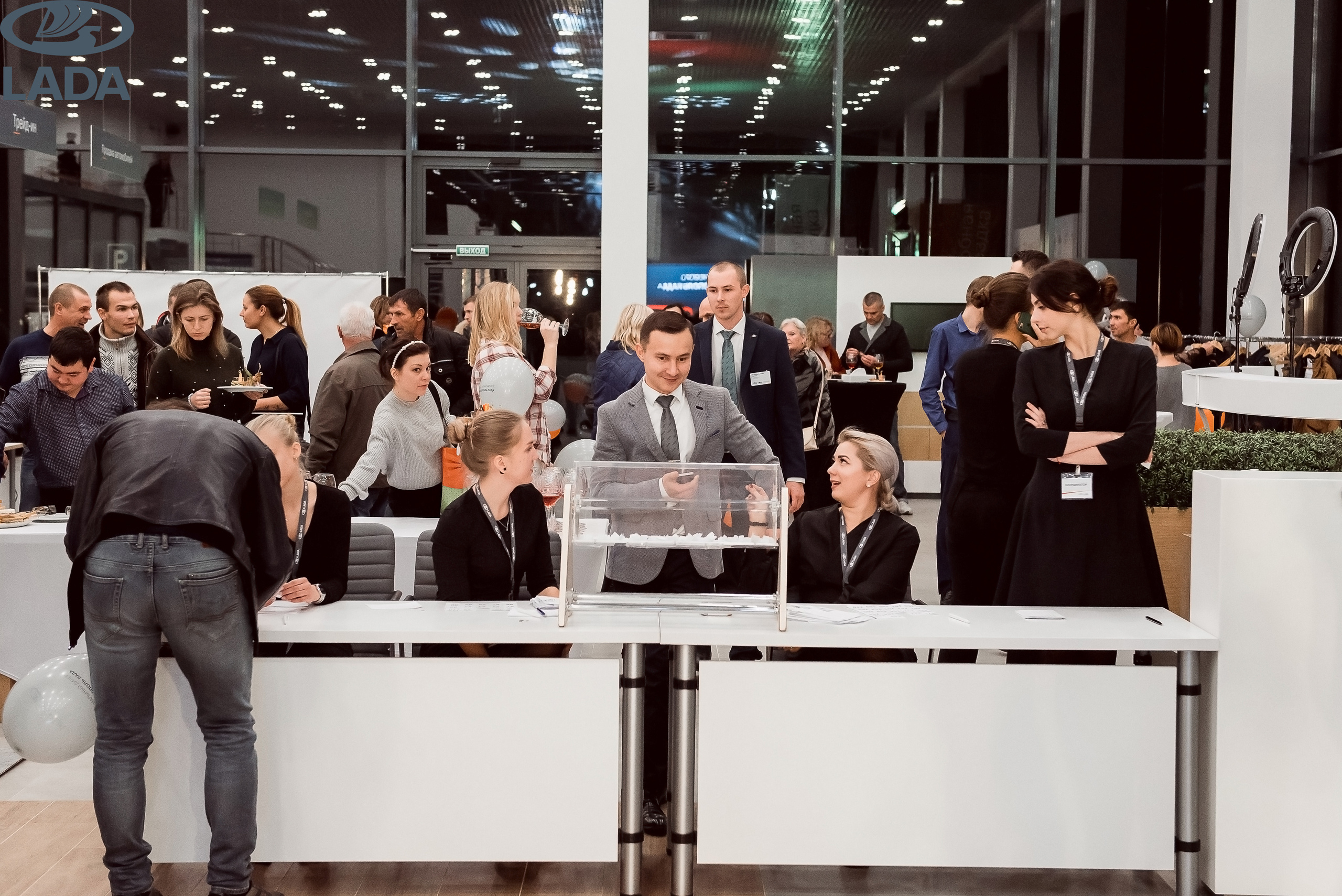 Открытие салона Lada. Свадебный фотограф в Крыму Александр Богомазов