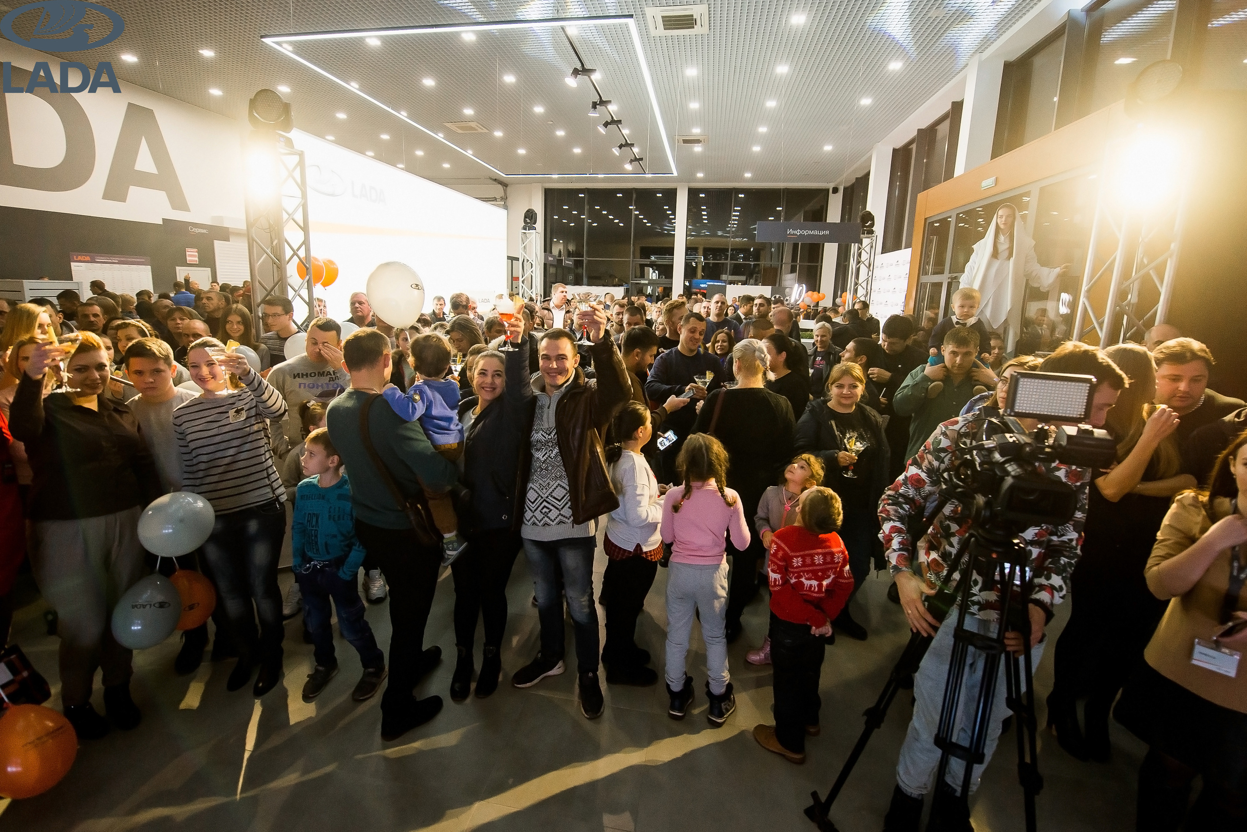 Открытие салона Lada. Свадебный фотограф в Крыму Александр Богомазов