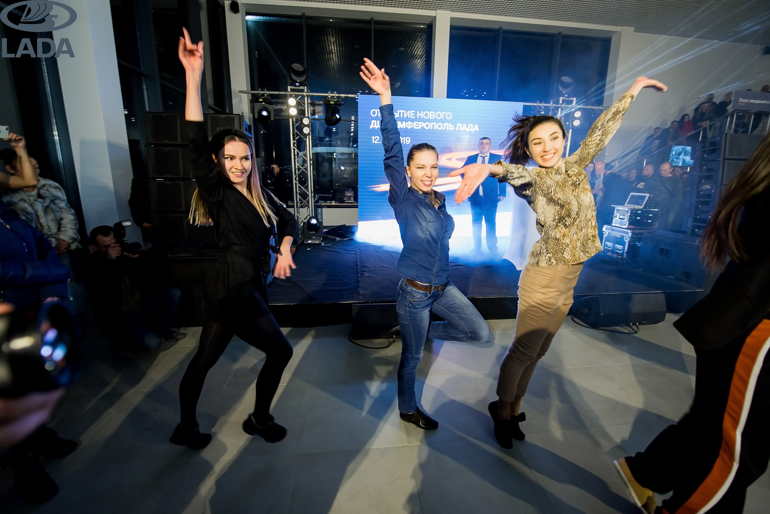 Открытие салона Lada. Свадебный фотограф в Крыму Александр Богомазов