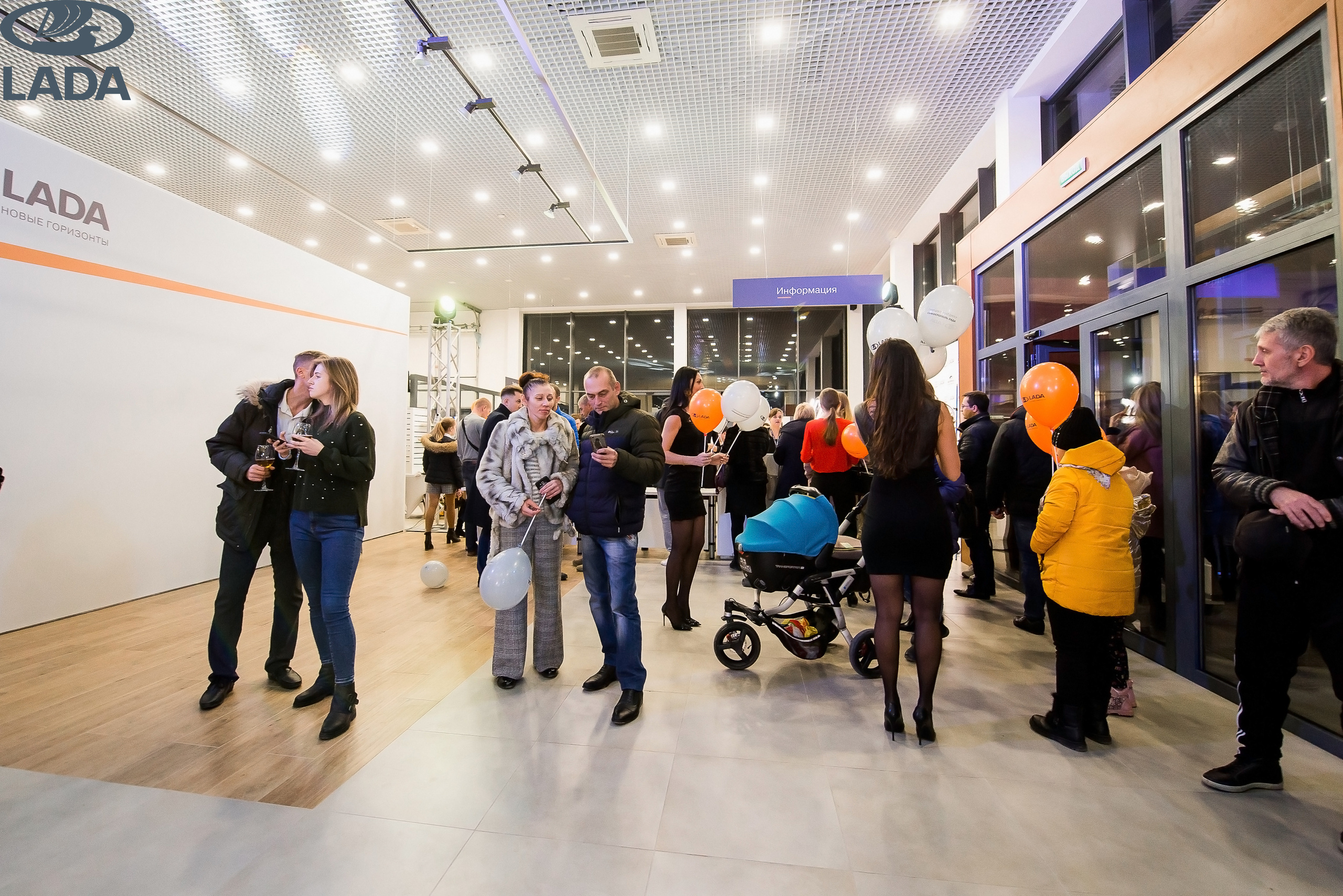 Открытие салона Lada. Свадебный фотограф в Крыму Александр Богомазов