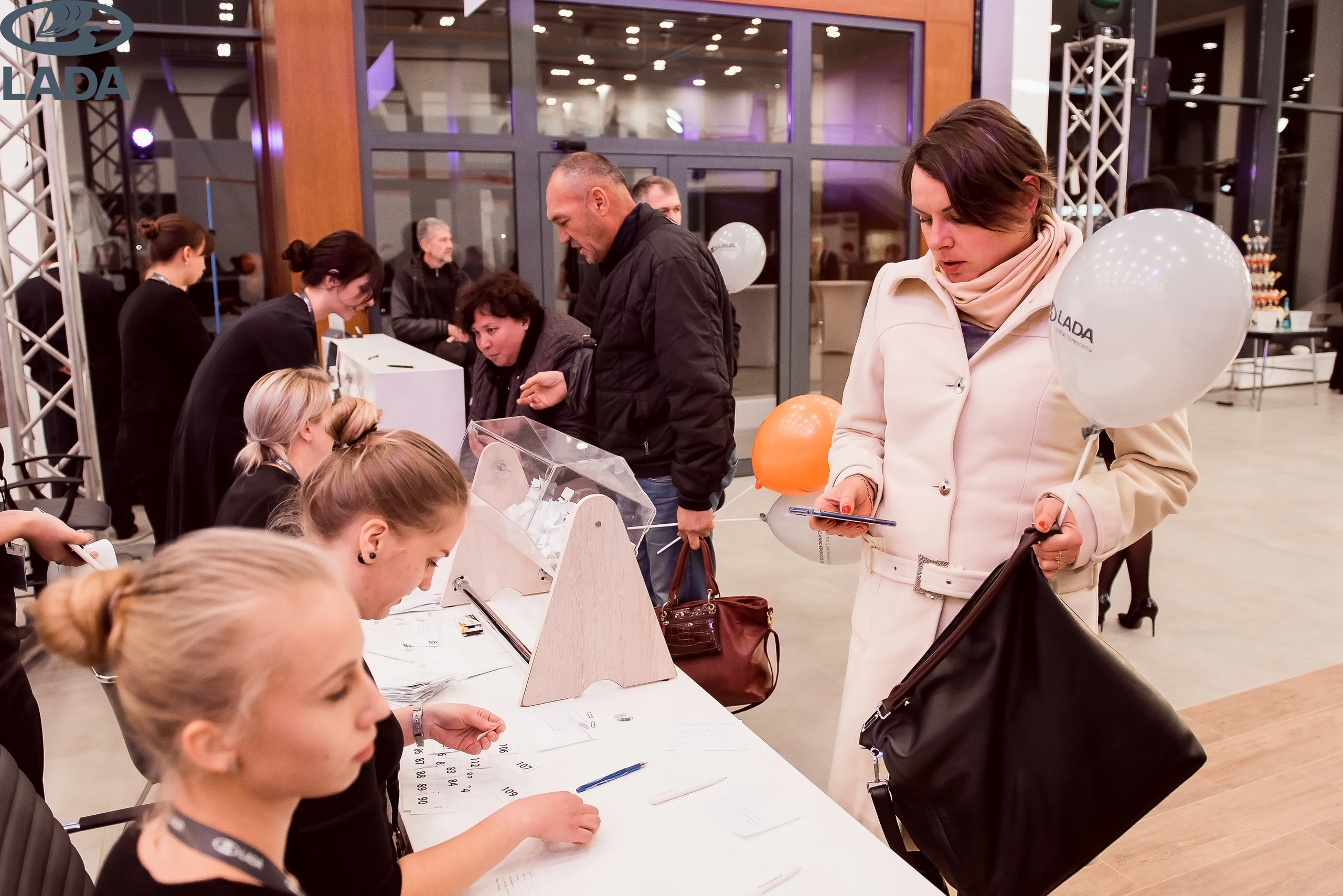Открытие салона Lada. Свадебный фотограф в Крыму Александр Богомазов