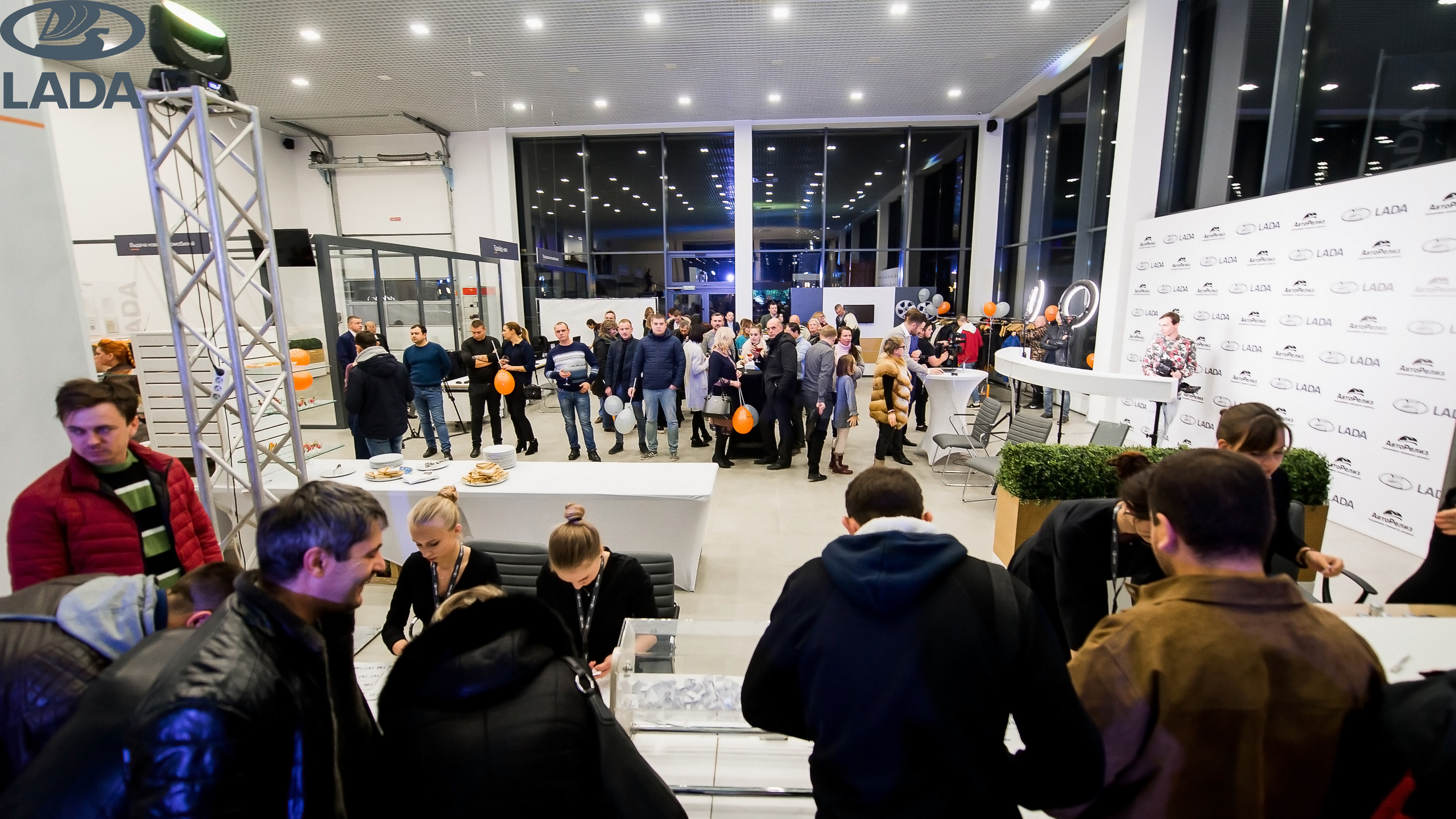 Открытие салона Lada. Свадебный фотограф в Крыму Александр Богомазов