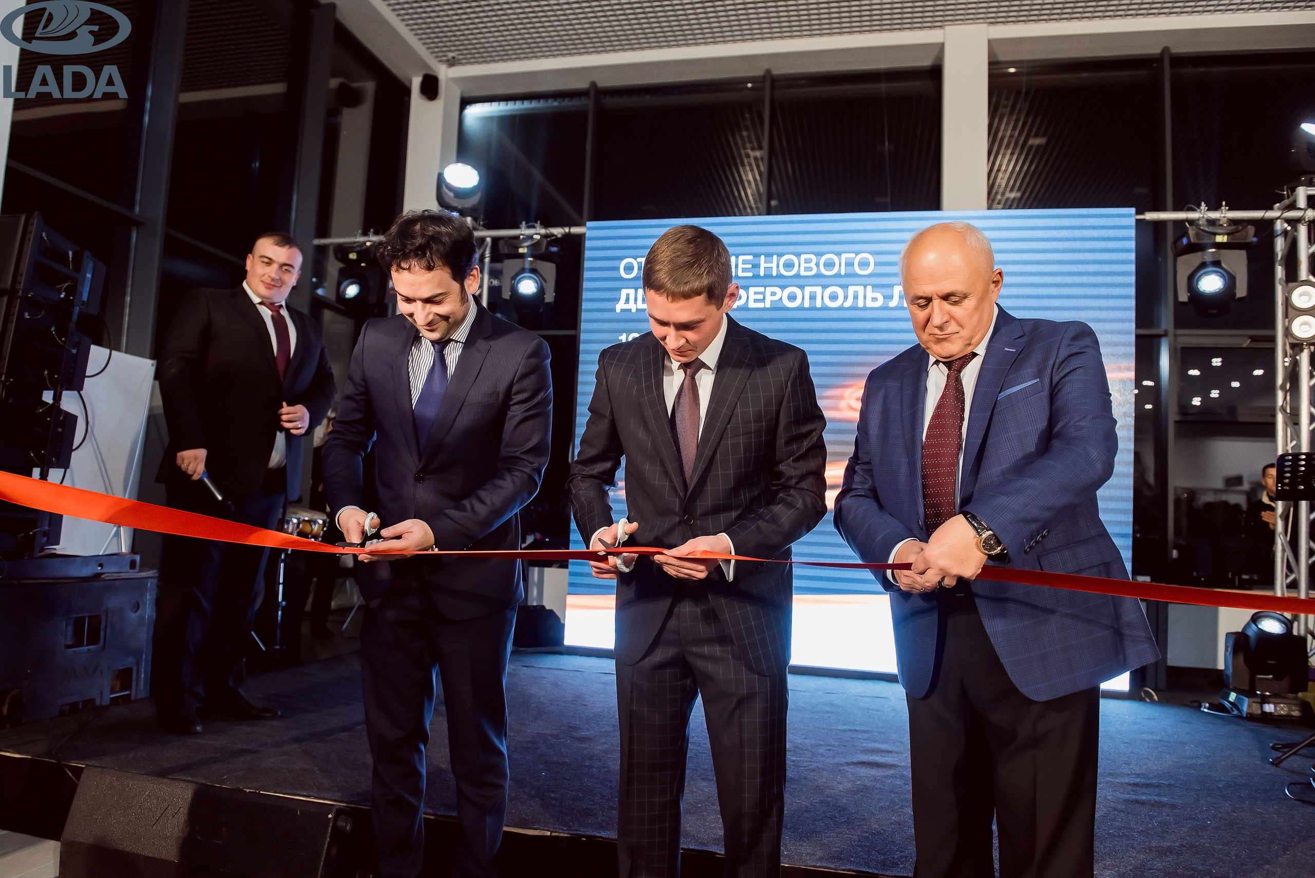 Открытие салона Lada. Свадебный фотограф в Крыму Александр Богомазов