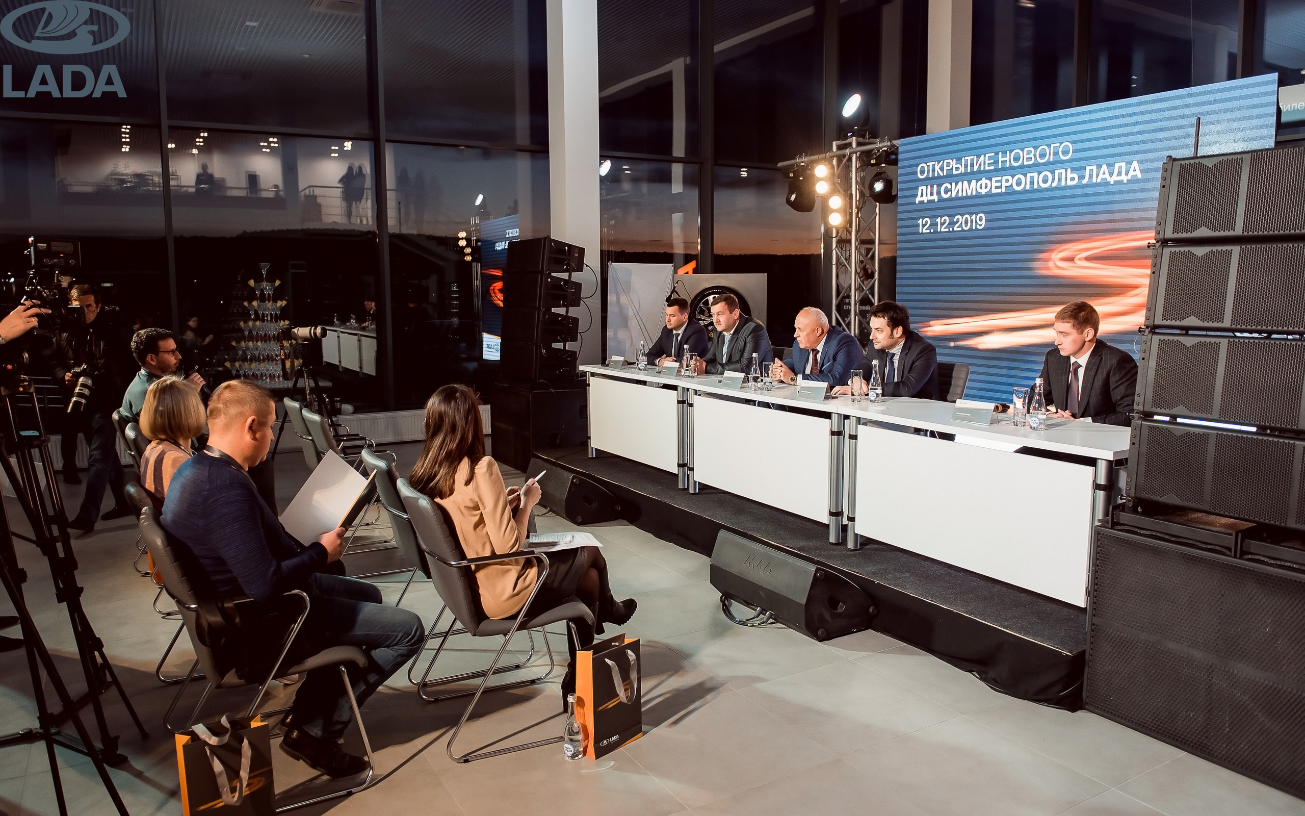 Открытие салона Lada. Свадебный фотограф в Крыму Александр Богомазов