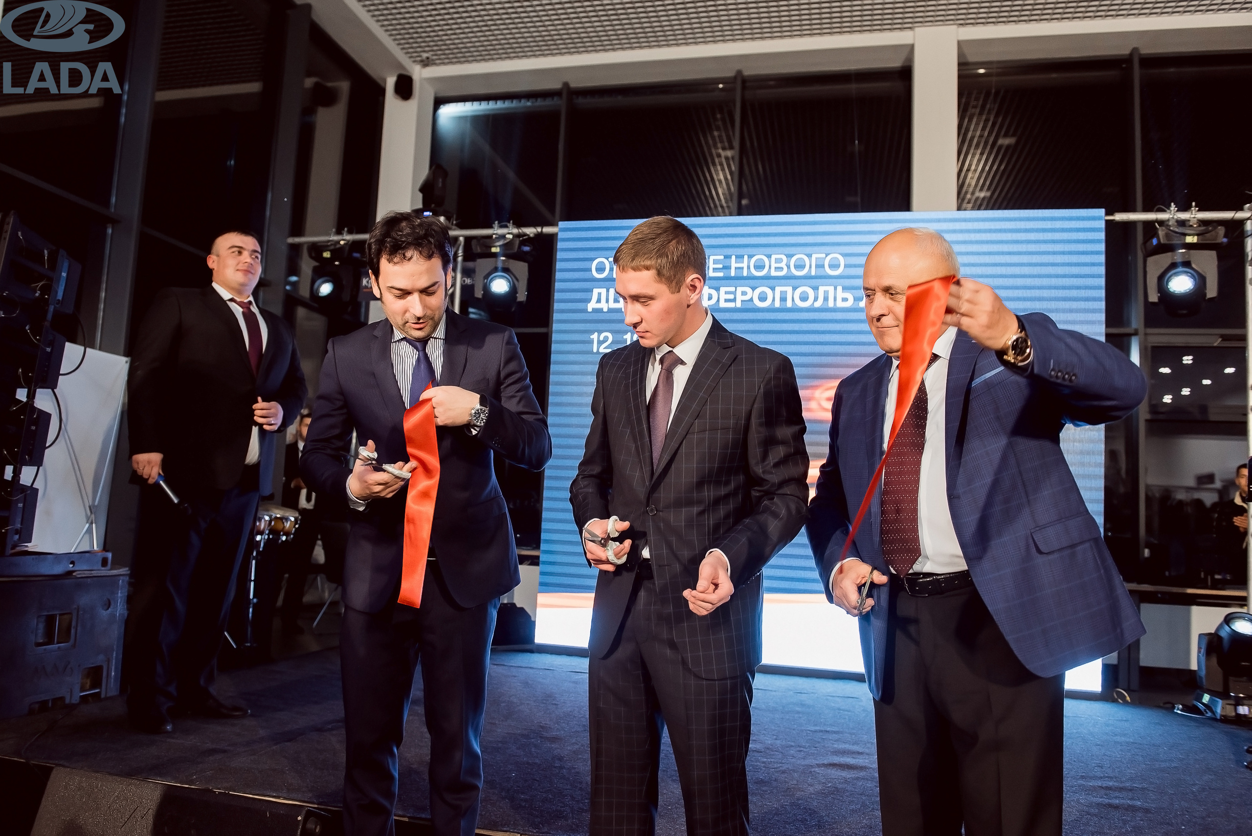 Открытие салона Lada. Свадебный фотограф в Крыму Александр Богомазов