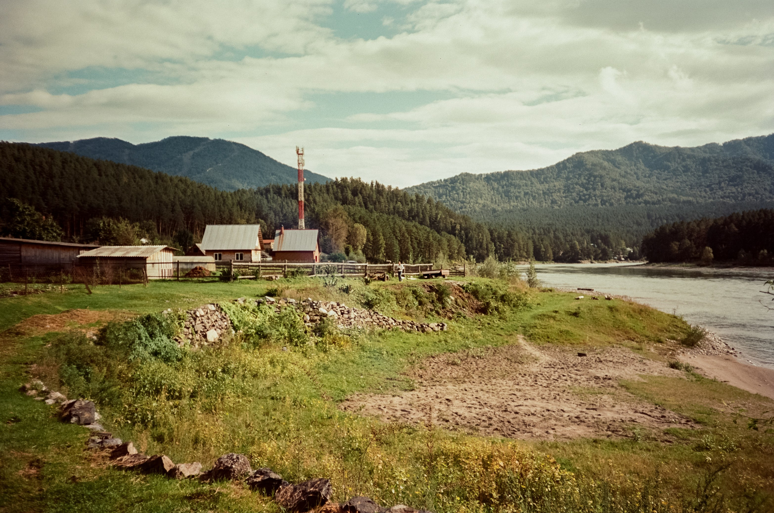 Село Черга в Верхах Алтая. Лошадки в Манжероке и панорамы Катуни. Фотограф-документалист Мария Осокина