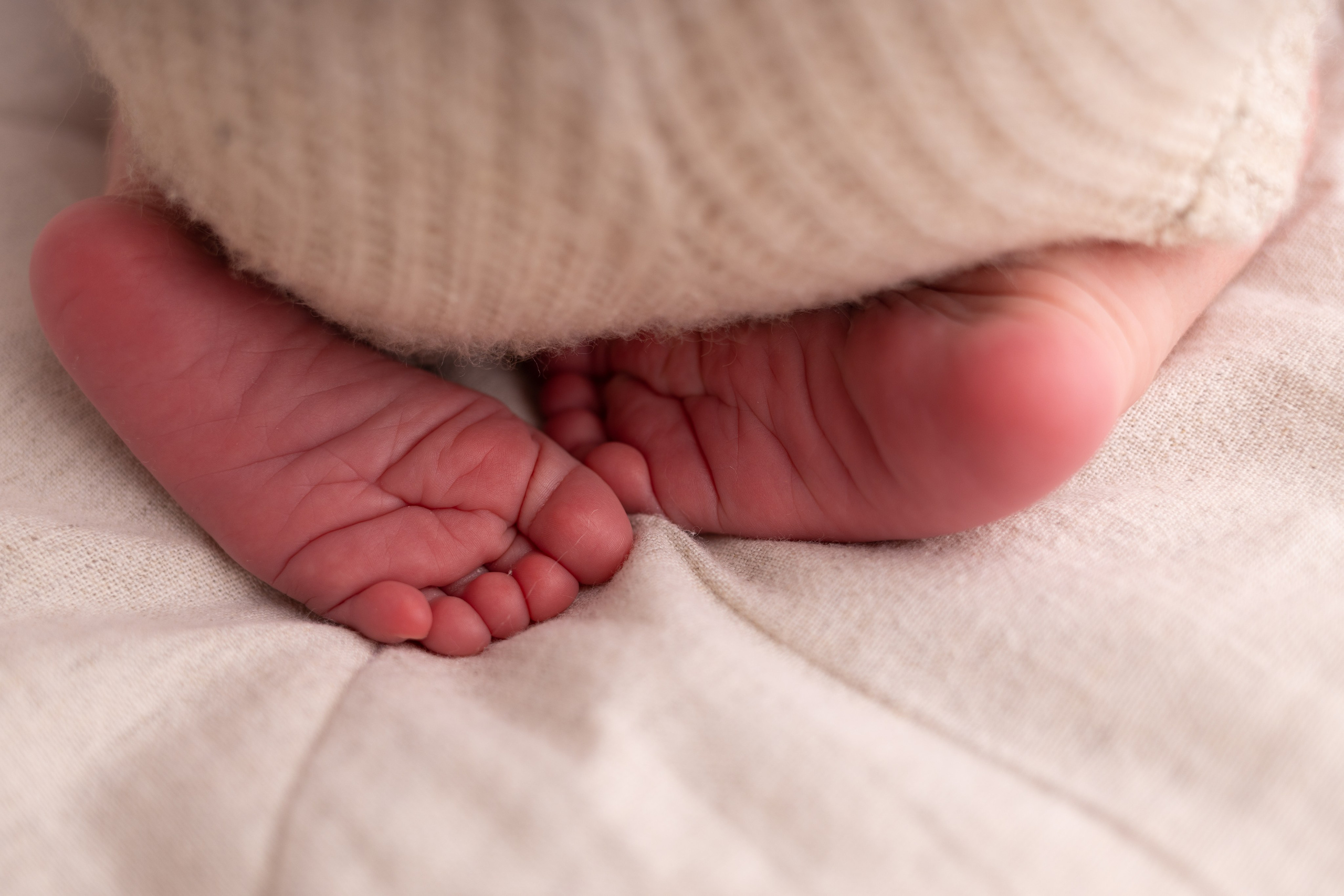 Newborn съемка в стиле Лайф. Фотограф новорожденных малышей в Омске и Омской области Эльвира Камаева