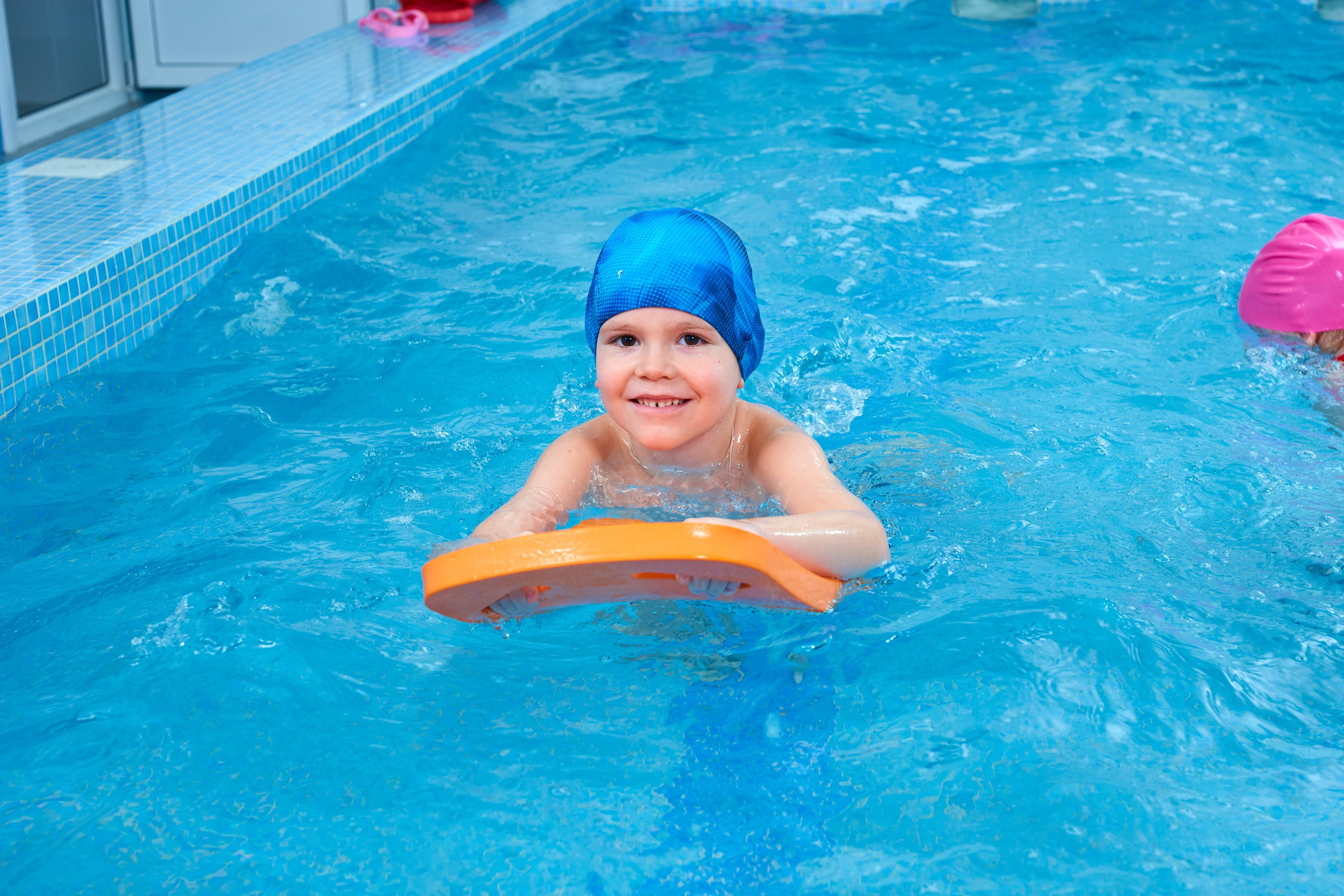 Занятие в бассейне. Childrenfoto.ru