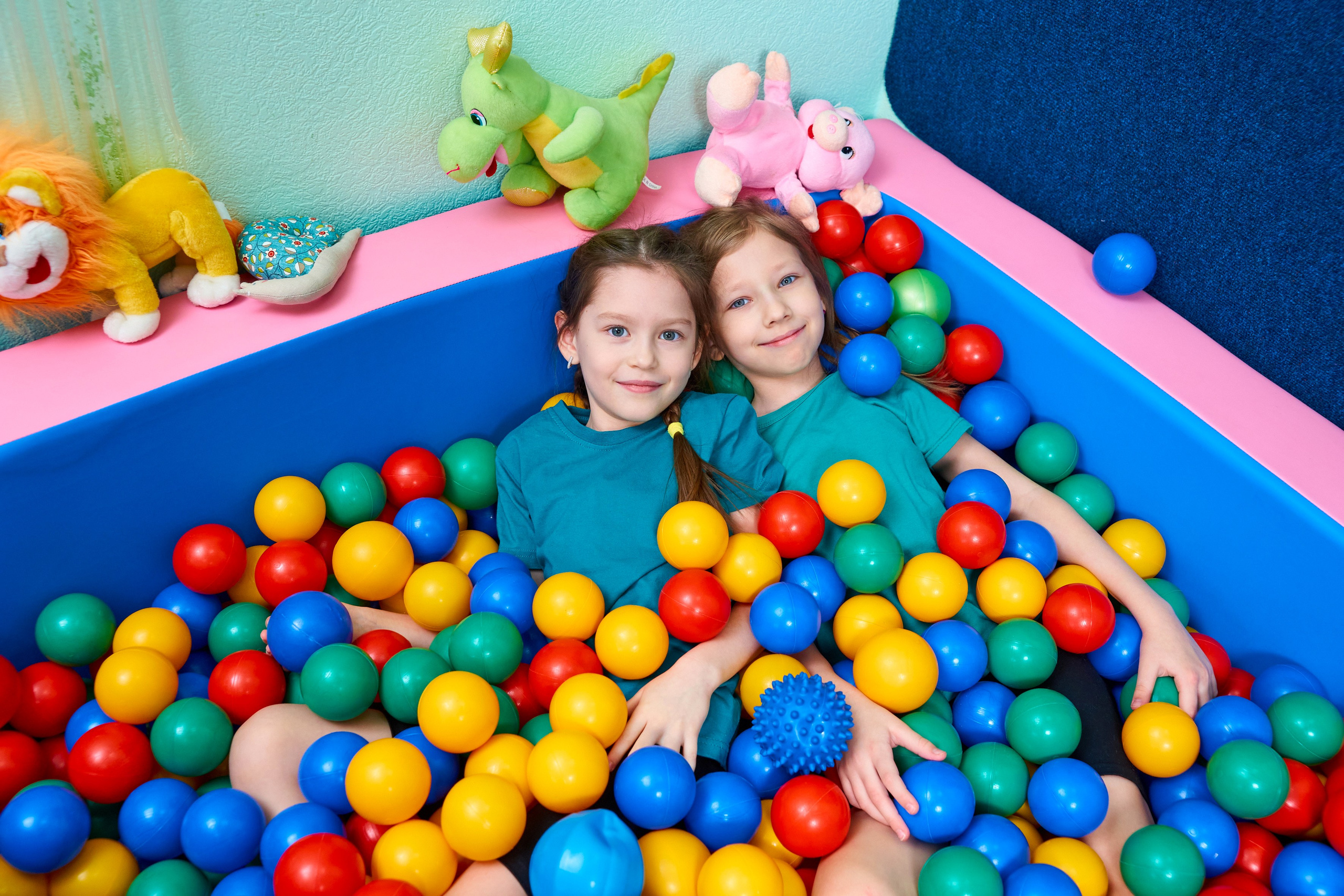 Занятие в спортзале. Childrenfoto.ru